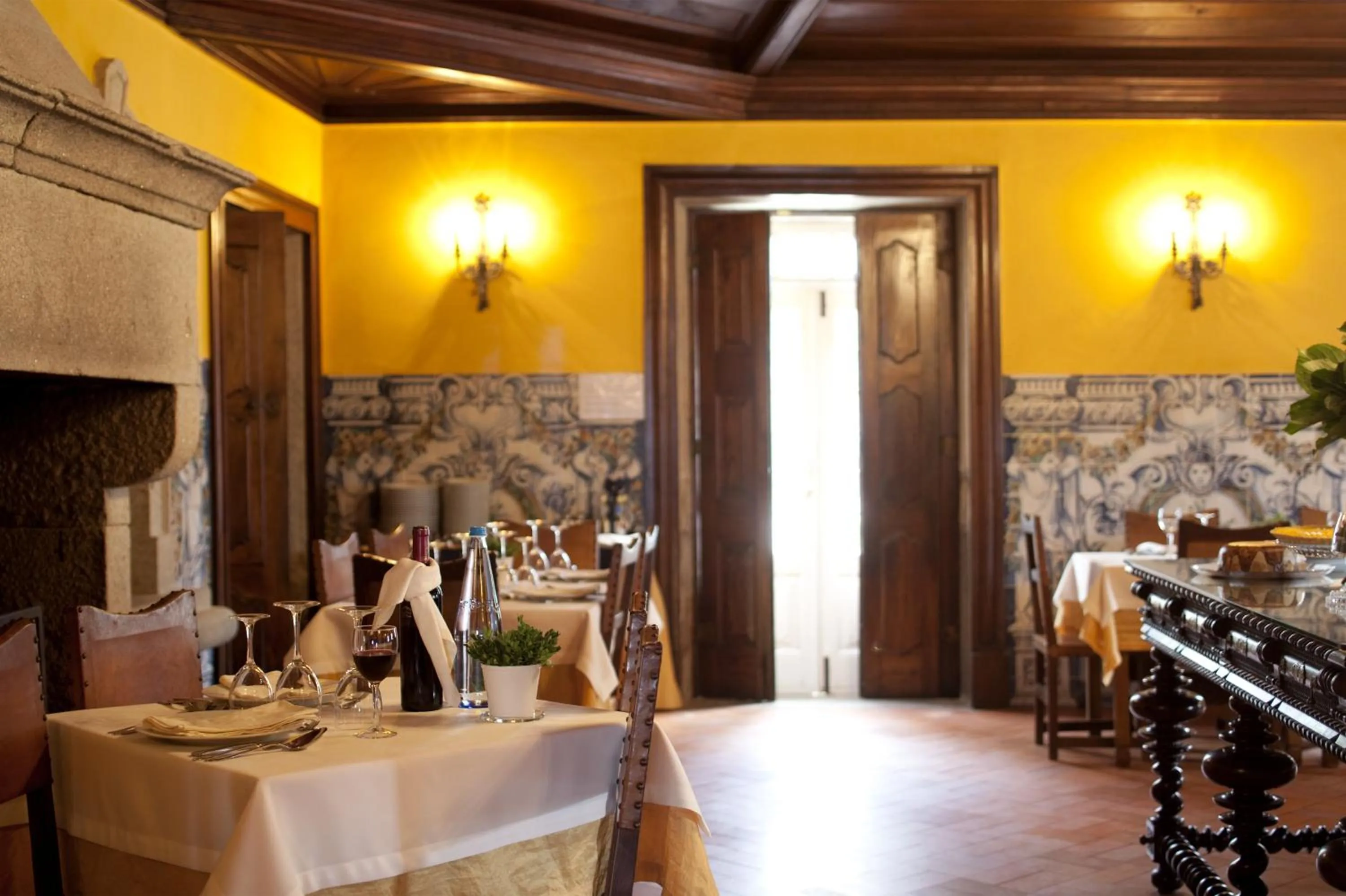 Restaurant/places to eat in Boega Hotel