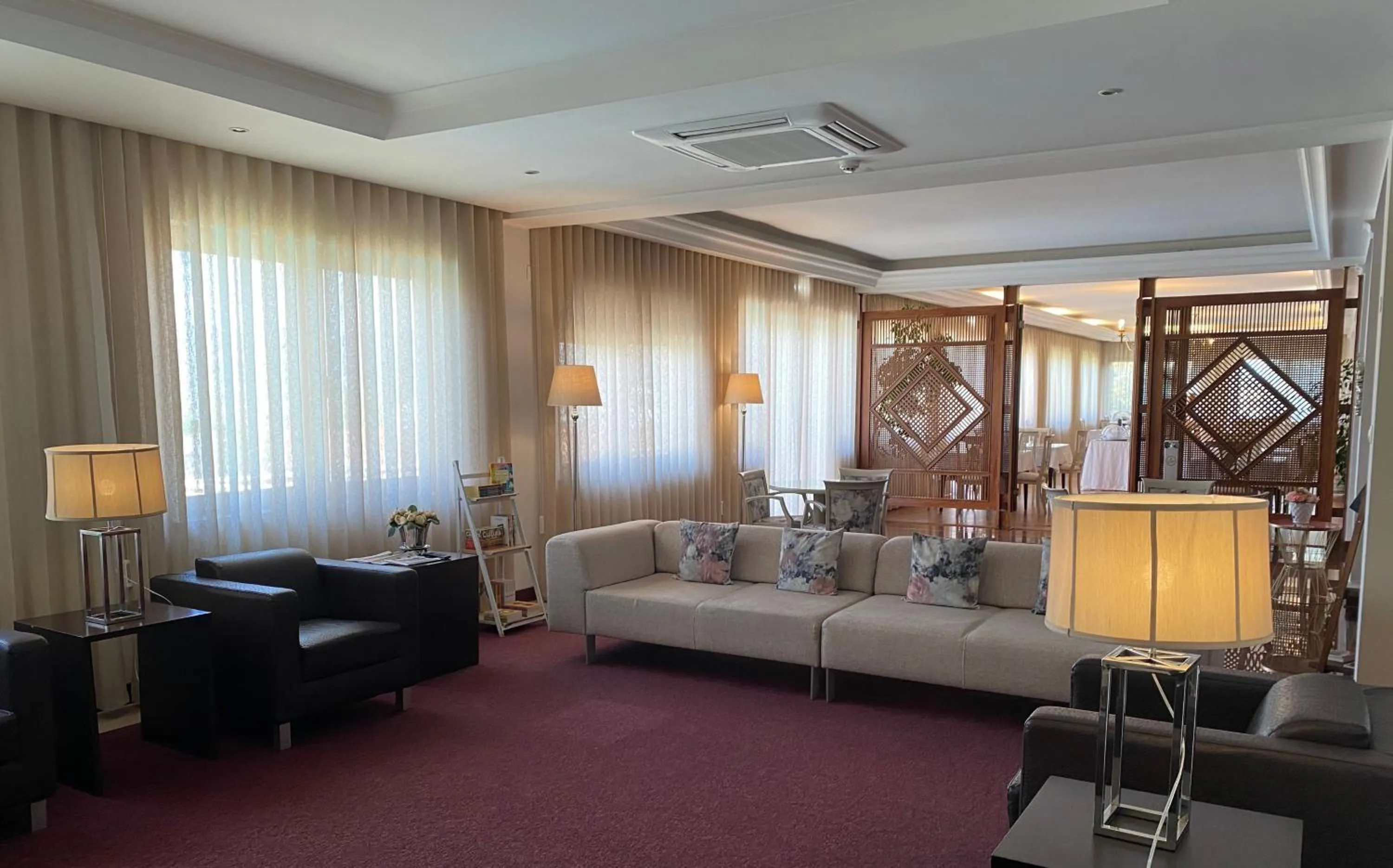 Communal lounge/ TV room in Hotel SJ