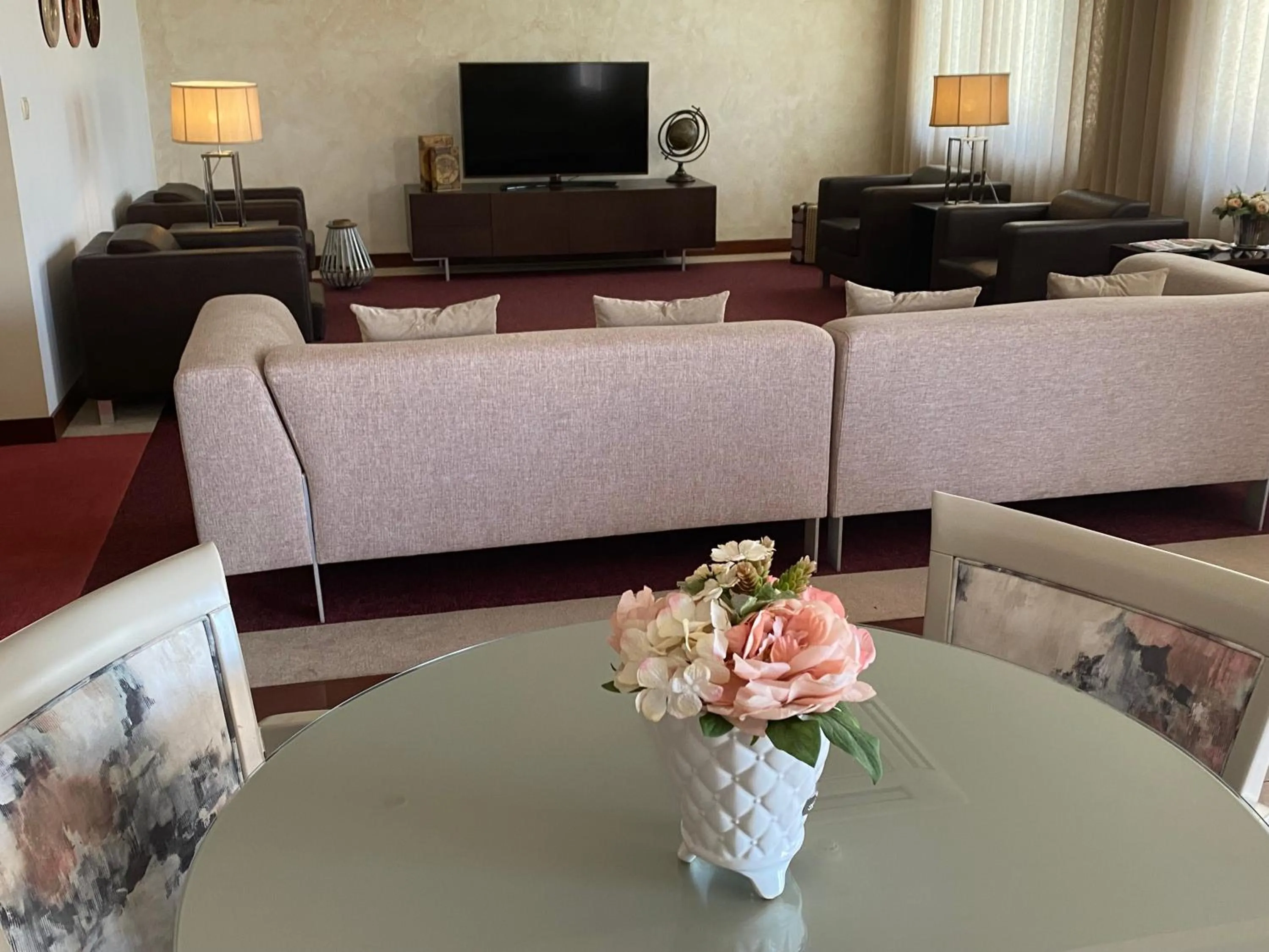 Communal lounge/ TV room in Hotel SJ