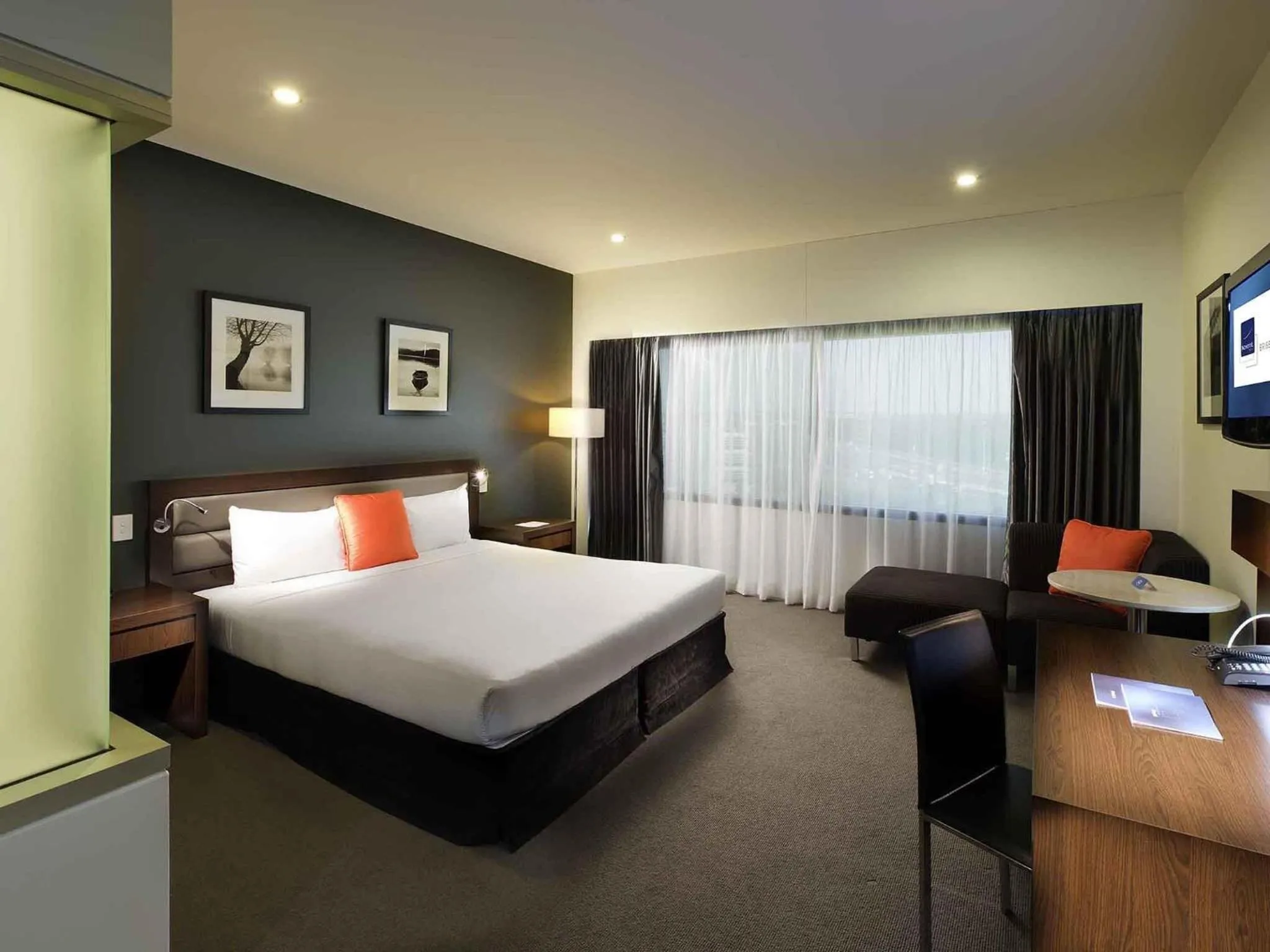 Bedroom, Bed in Novotel Brisbane Airport
