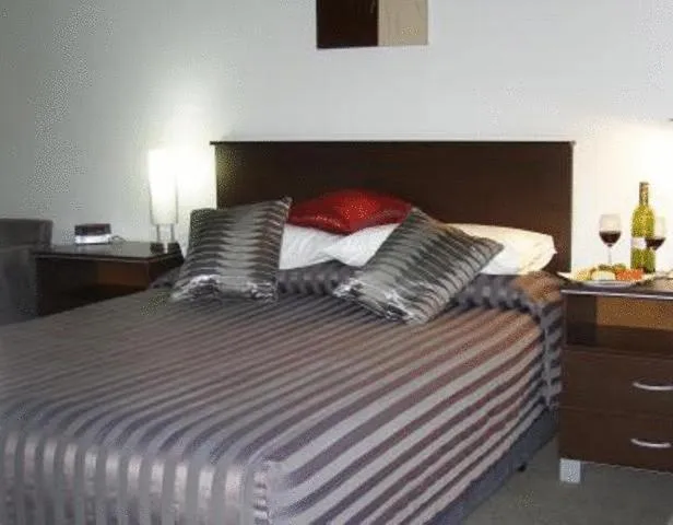 Bed in 83 By The Sea Motor Lodge