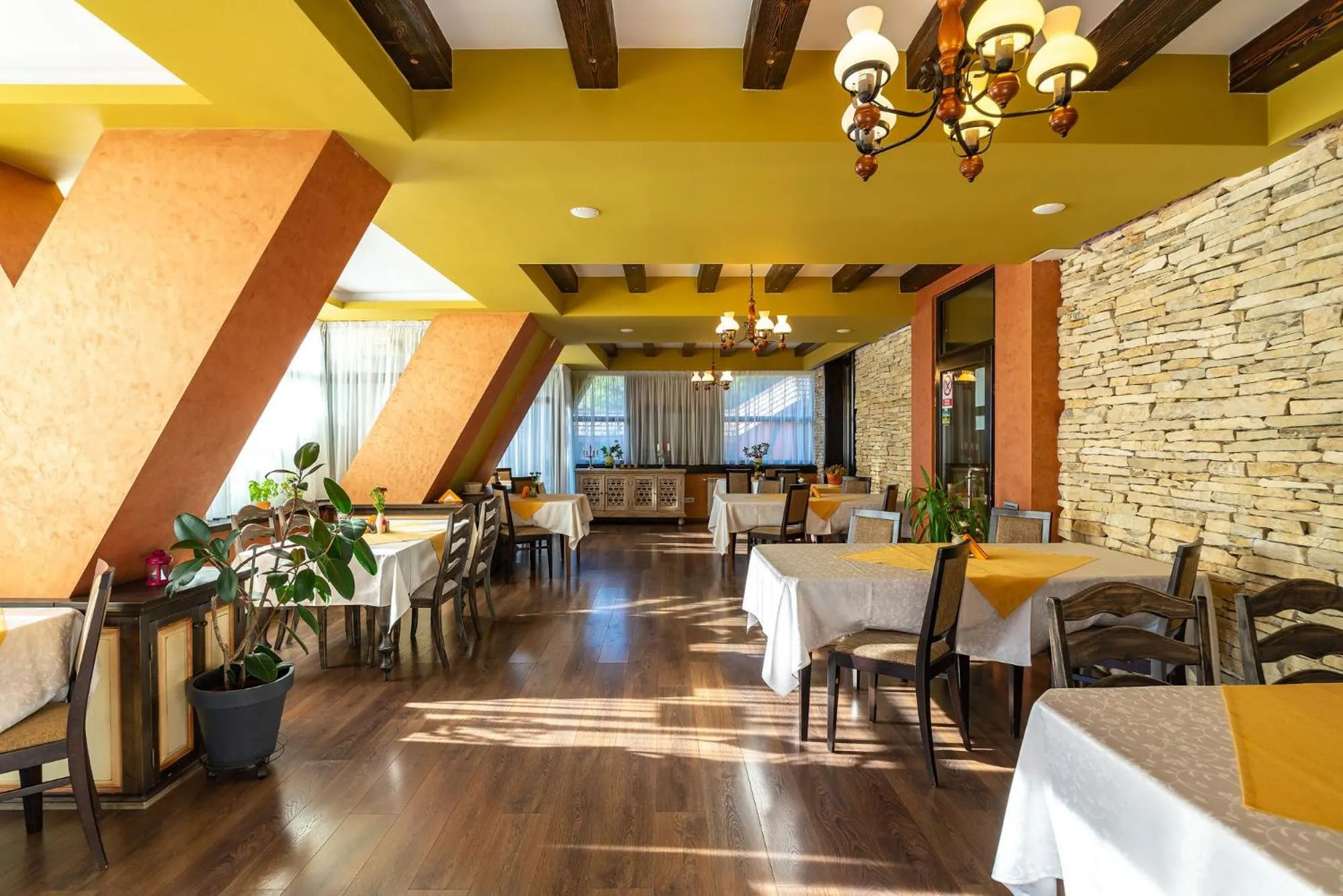 Restaurant/places to eat in Casa Freya