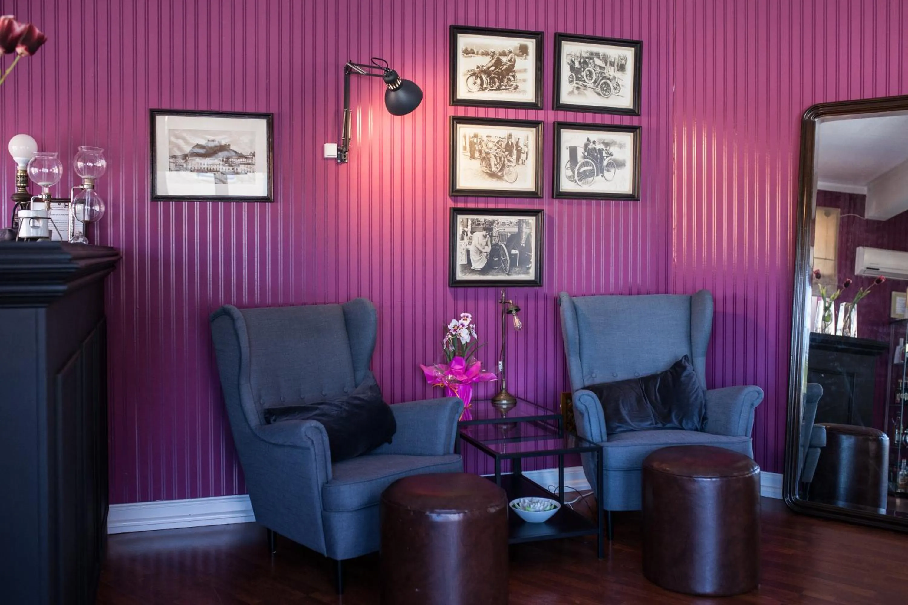 Communal lounge/ TV room in Hotel Leiria Classic