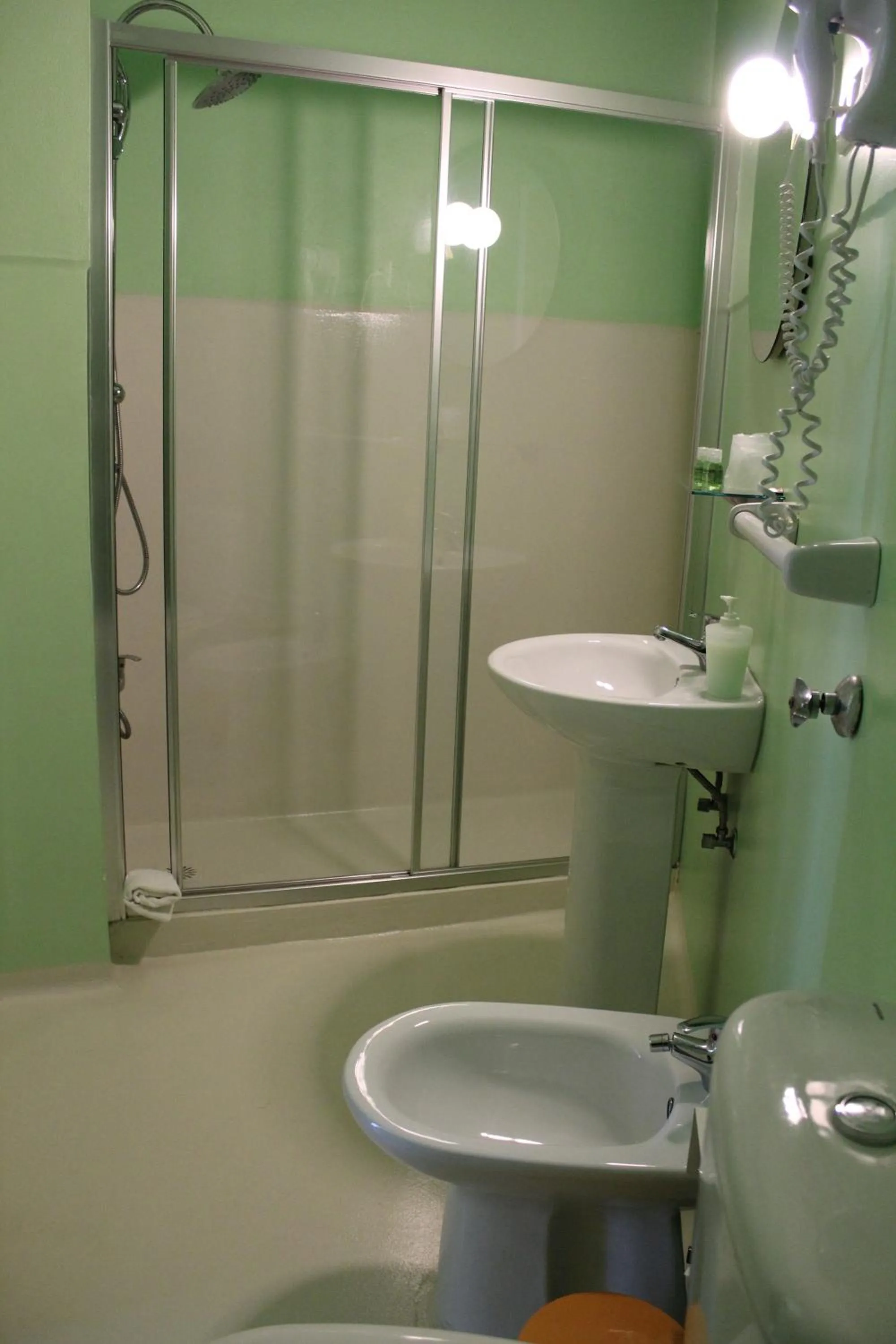 Shower in Hotel Leiria Classic