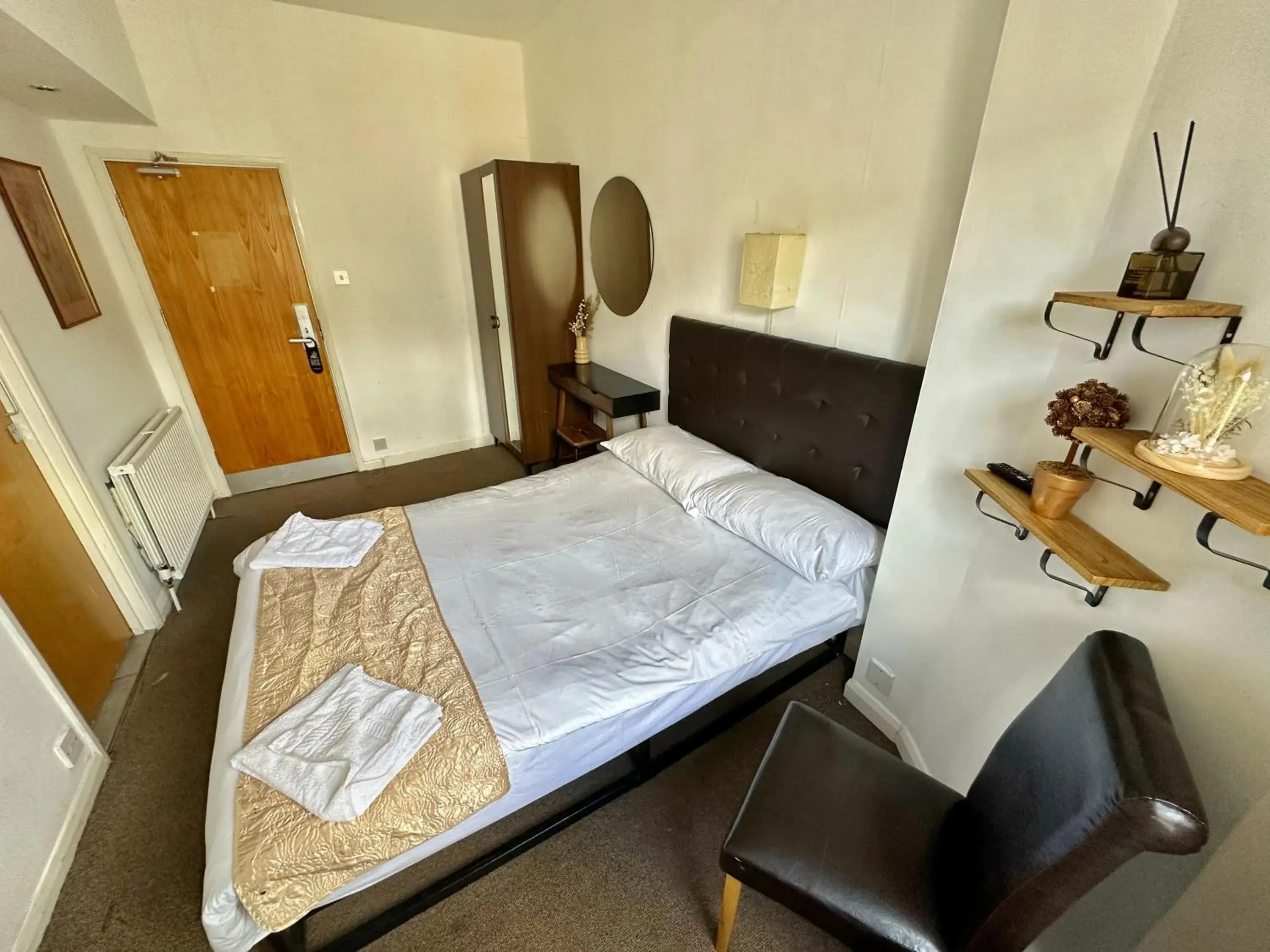 Standard Double Room in Somerset Hotel Baker Street London Standard Double Room in Somerset Hotel Baker Street London