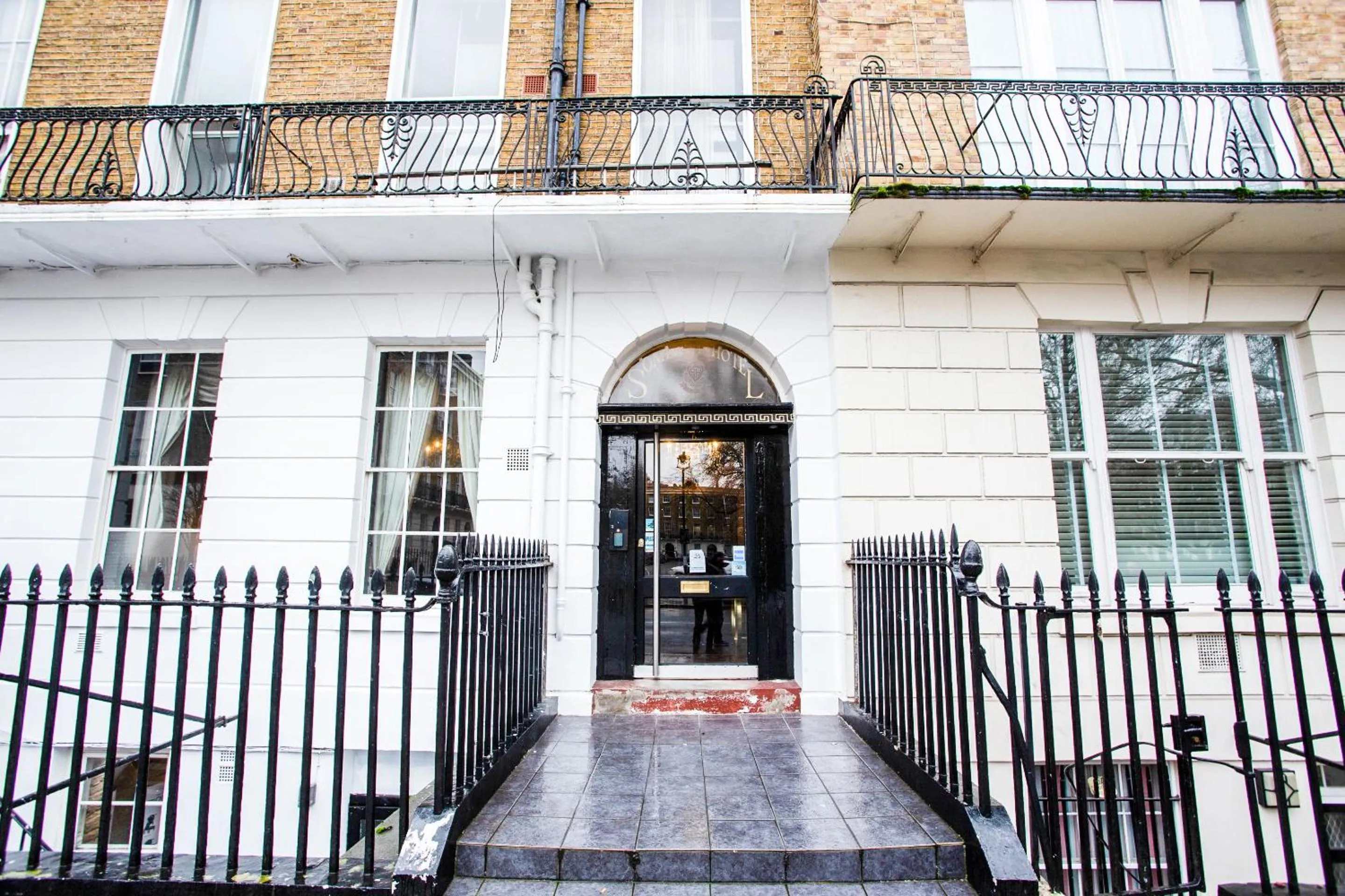 Facade/entrance in Somerset Hotel Baker Street London