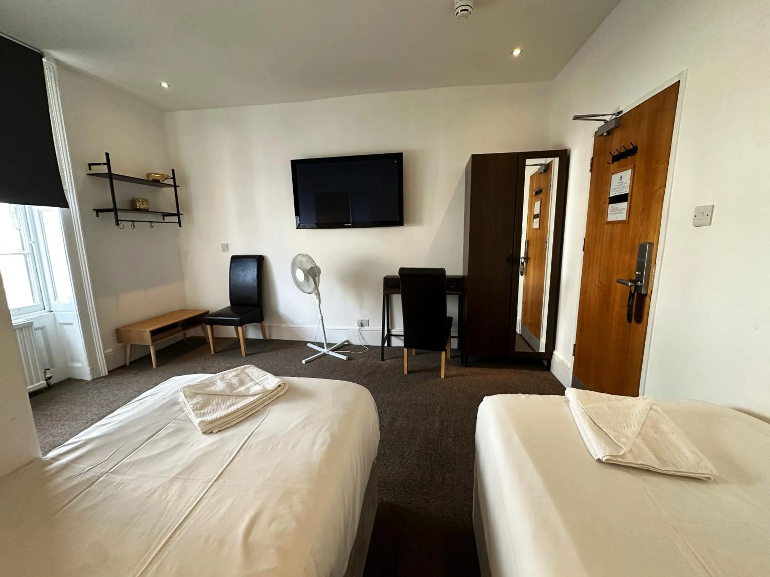 Bed in Somerset Hotel Baker Street London