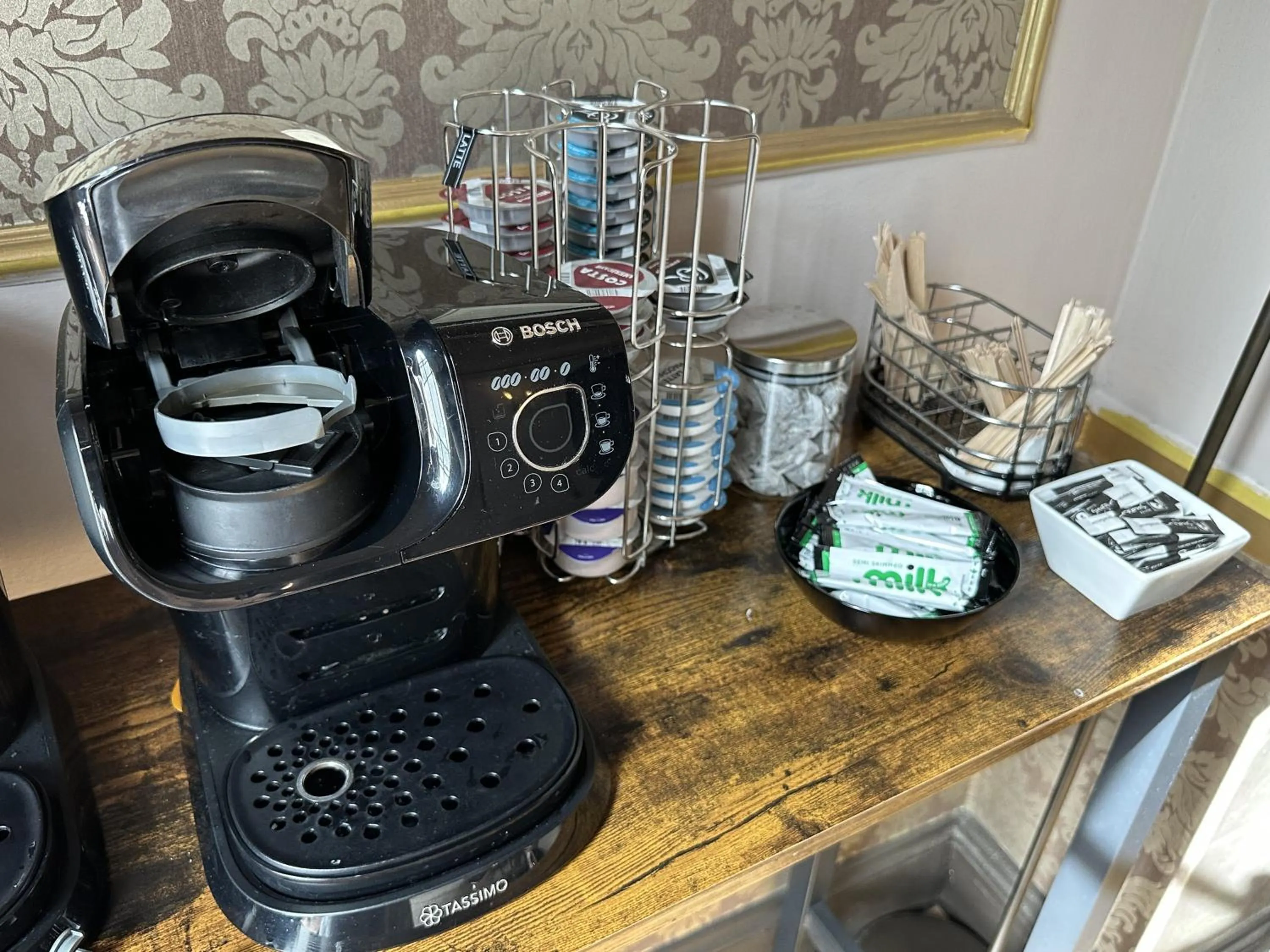 Coffee/tea facilities in Somerset Hotel Baker Street London