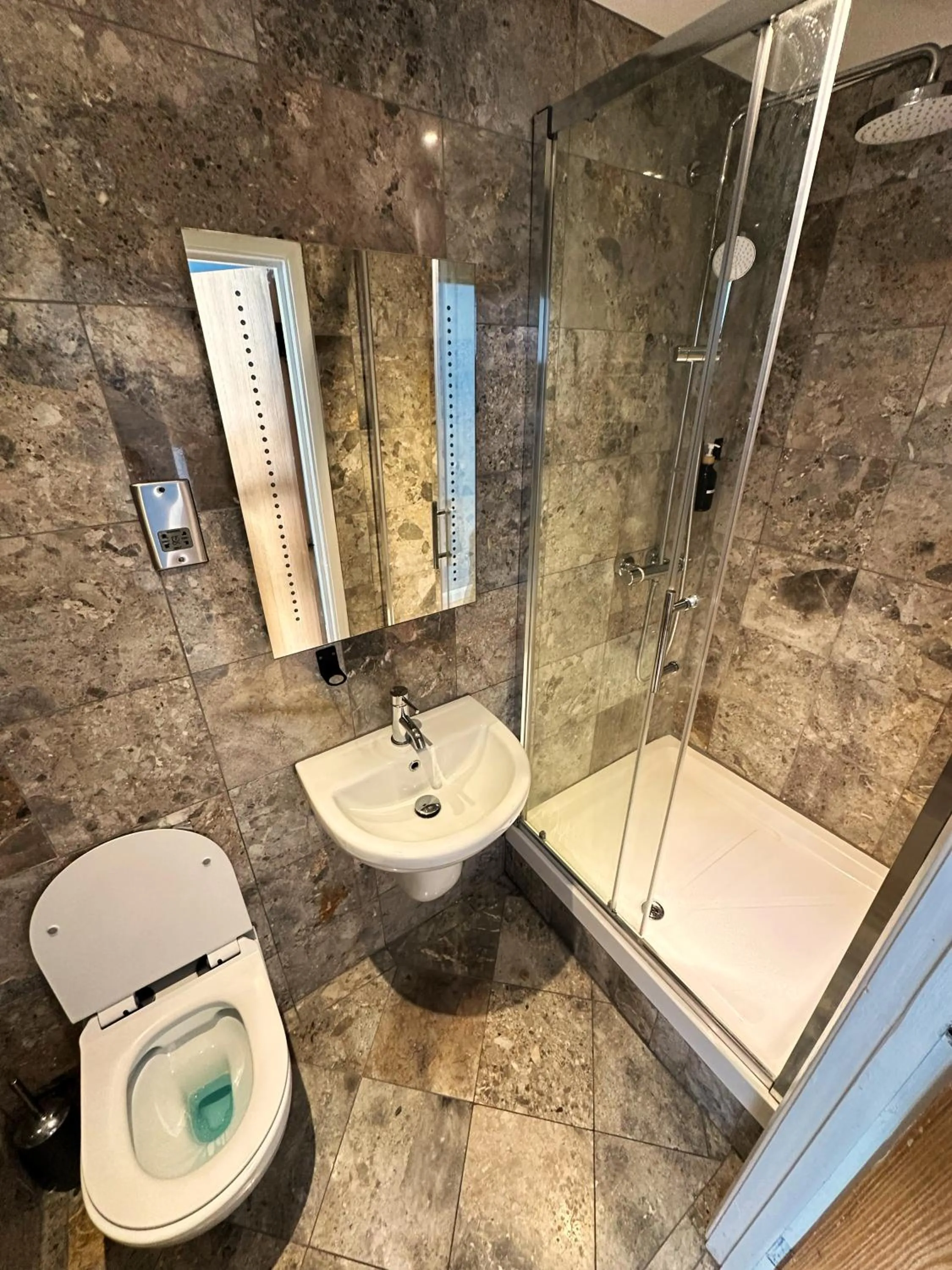 Bathroom in Somerset Hotel Baker Street London