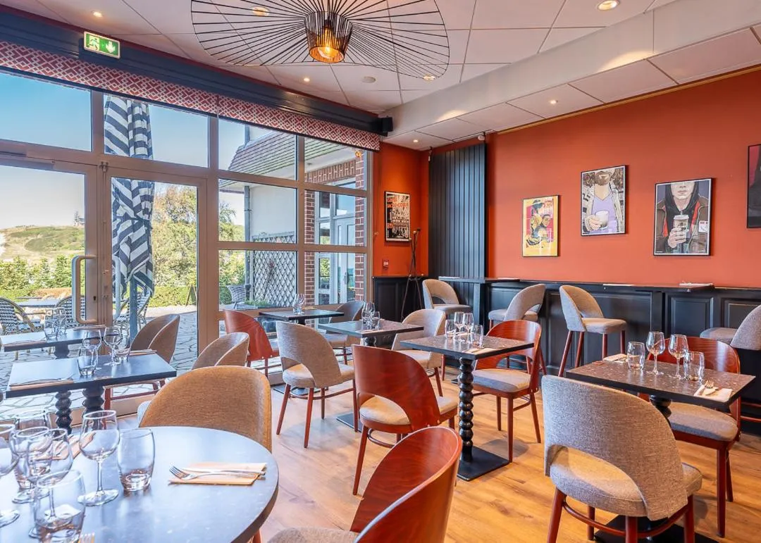 Restaurant/places to eat in Dormy House