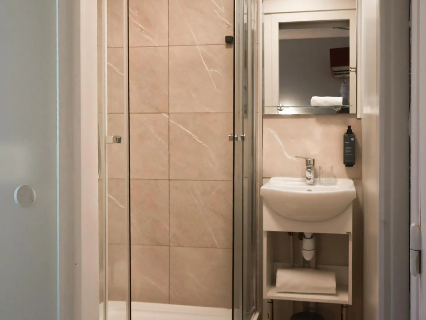 Bathroom in Rinascitel Larmor Plage