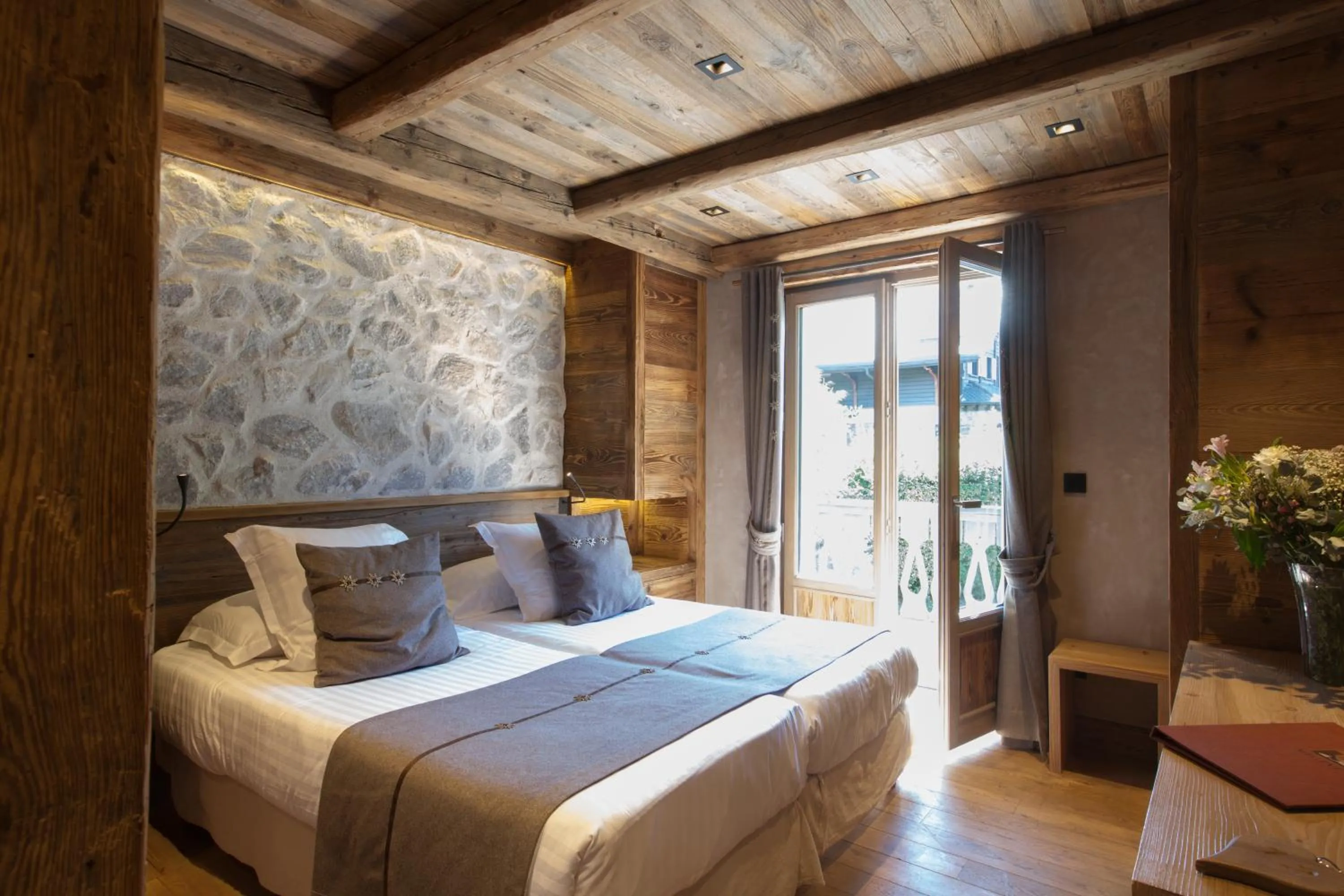 Photo of the whole room, Bed in Au Coin Du Feu