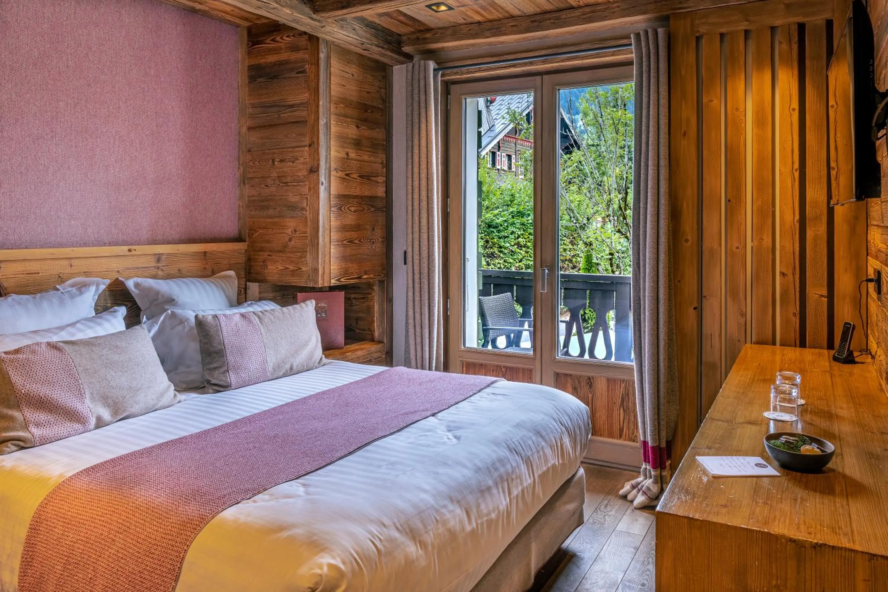 Bedroom, Bed in Au Coin Du Feu