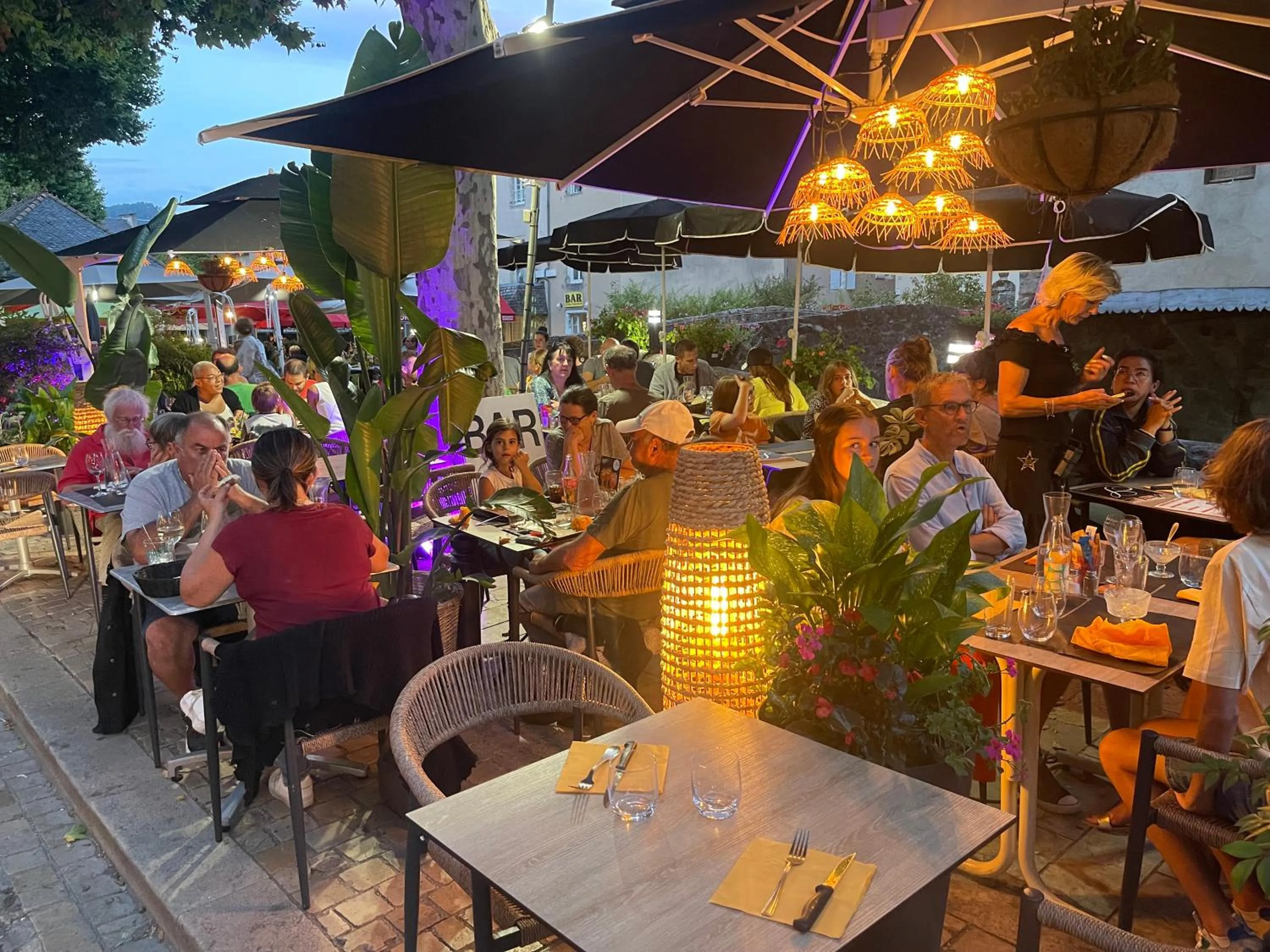 Restaurant/places to eat in Hotel Le Sully