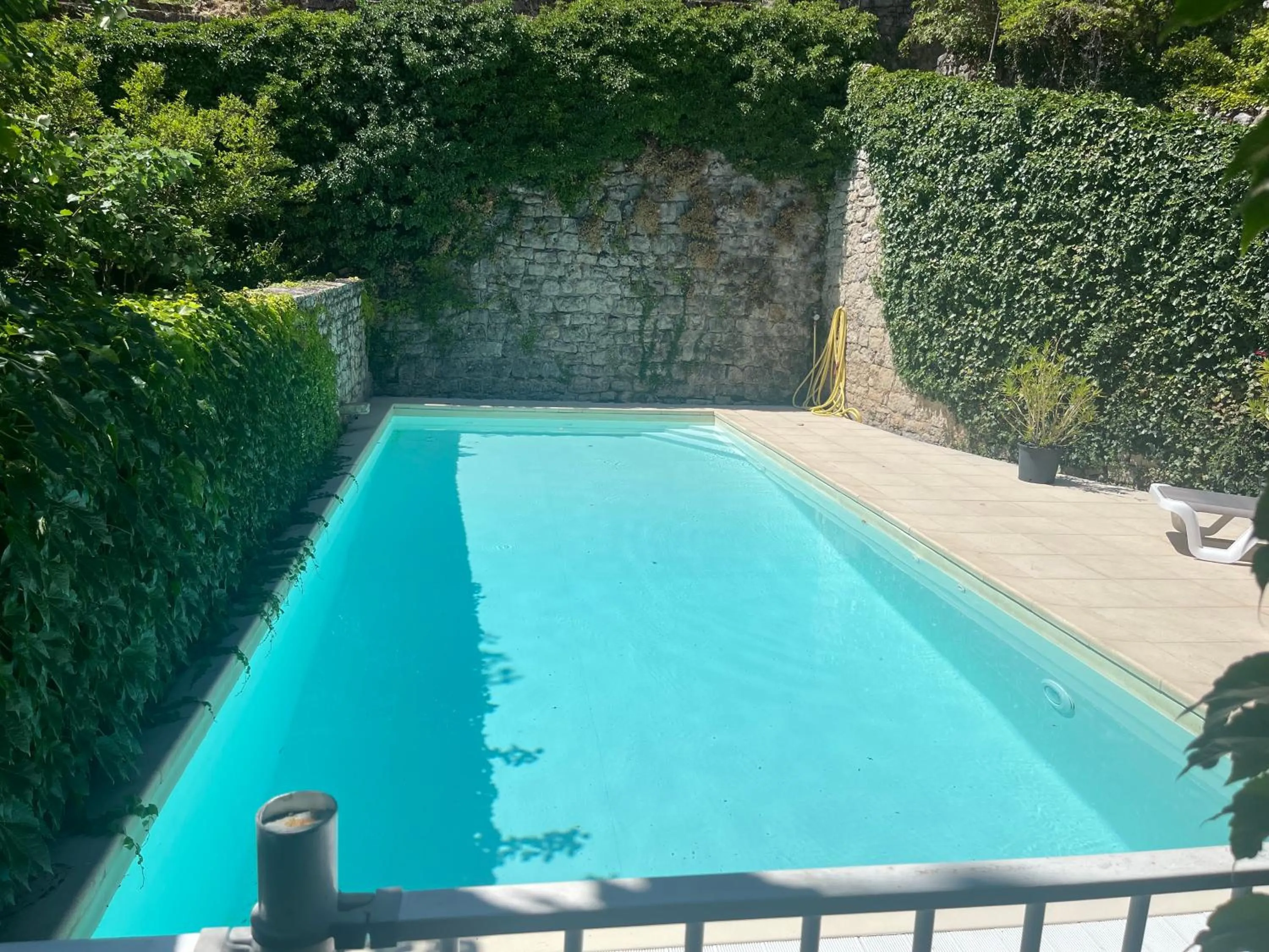 Pool view in Hotel Le Sully