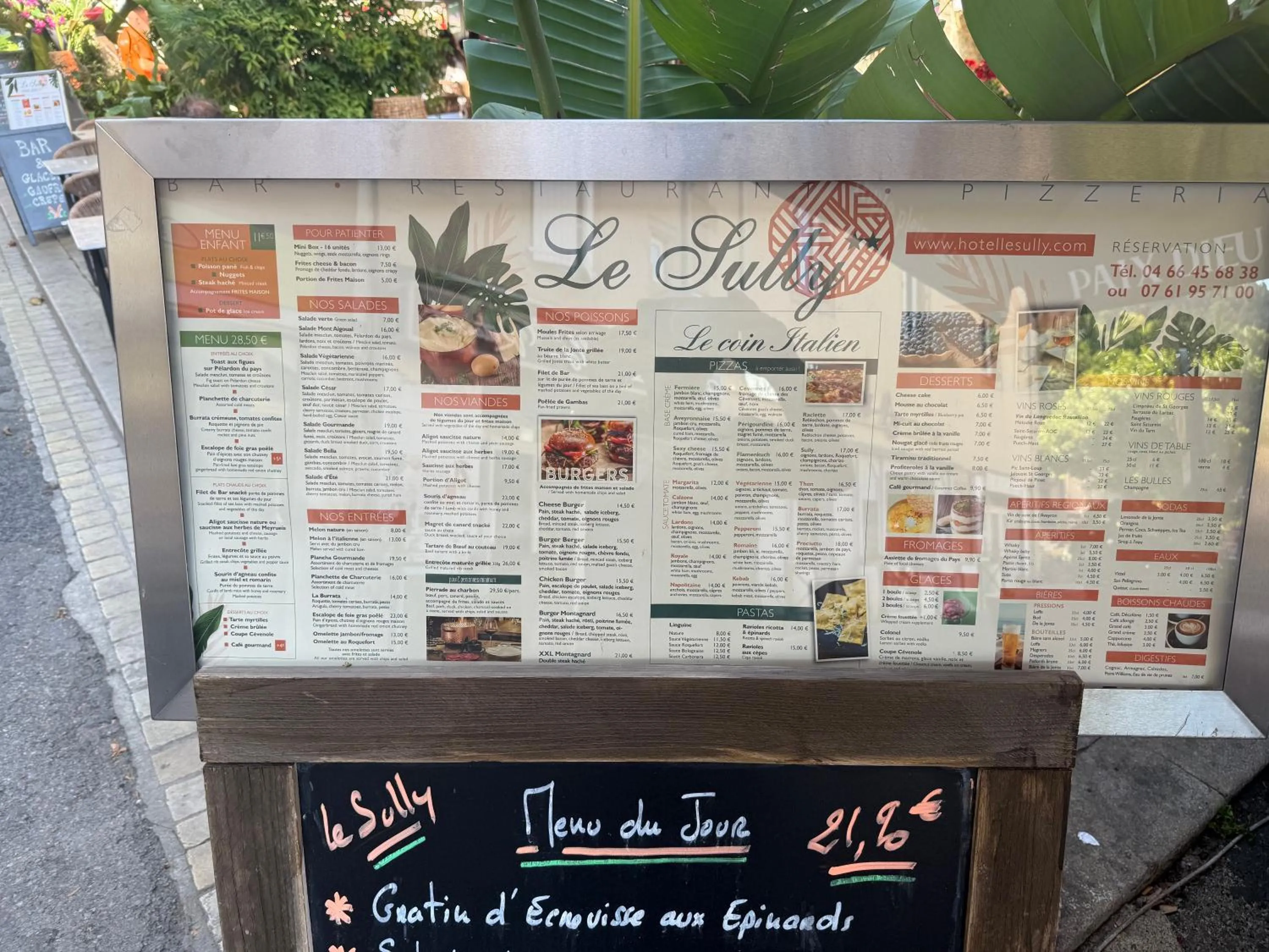 Restaurant/places to eat in Hotel Le Sully