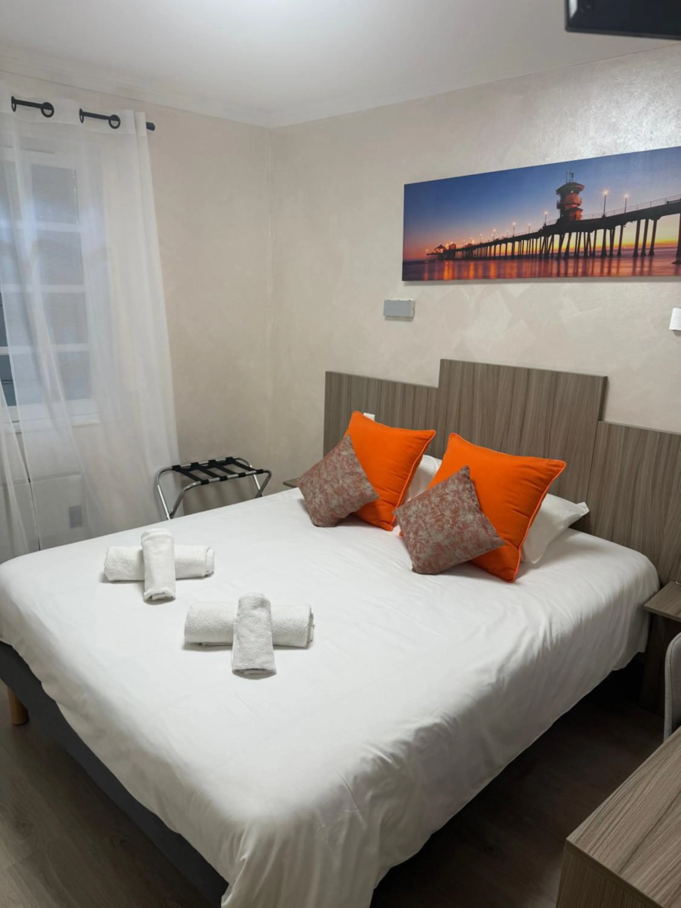 Bedroom, Bed in Hotel Le Sully