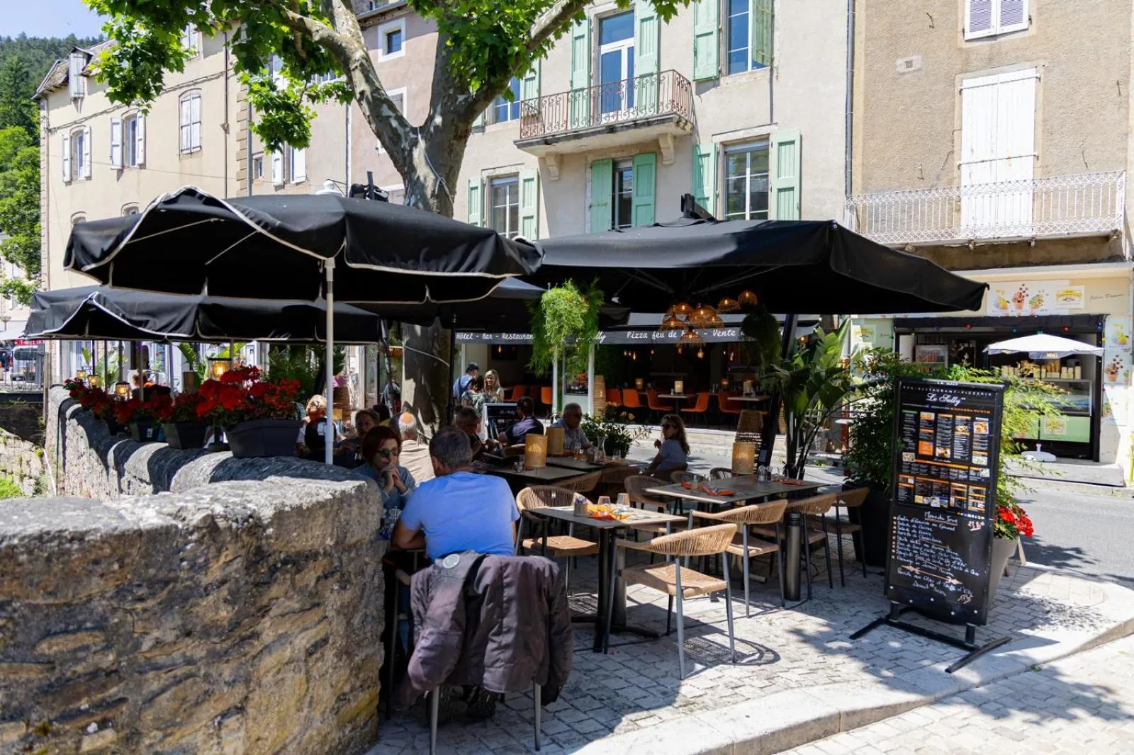 Restaurant/places to eat in Hotel Le Sully