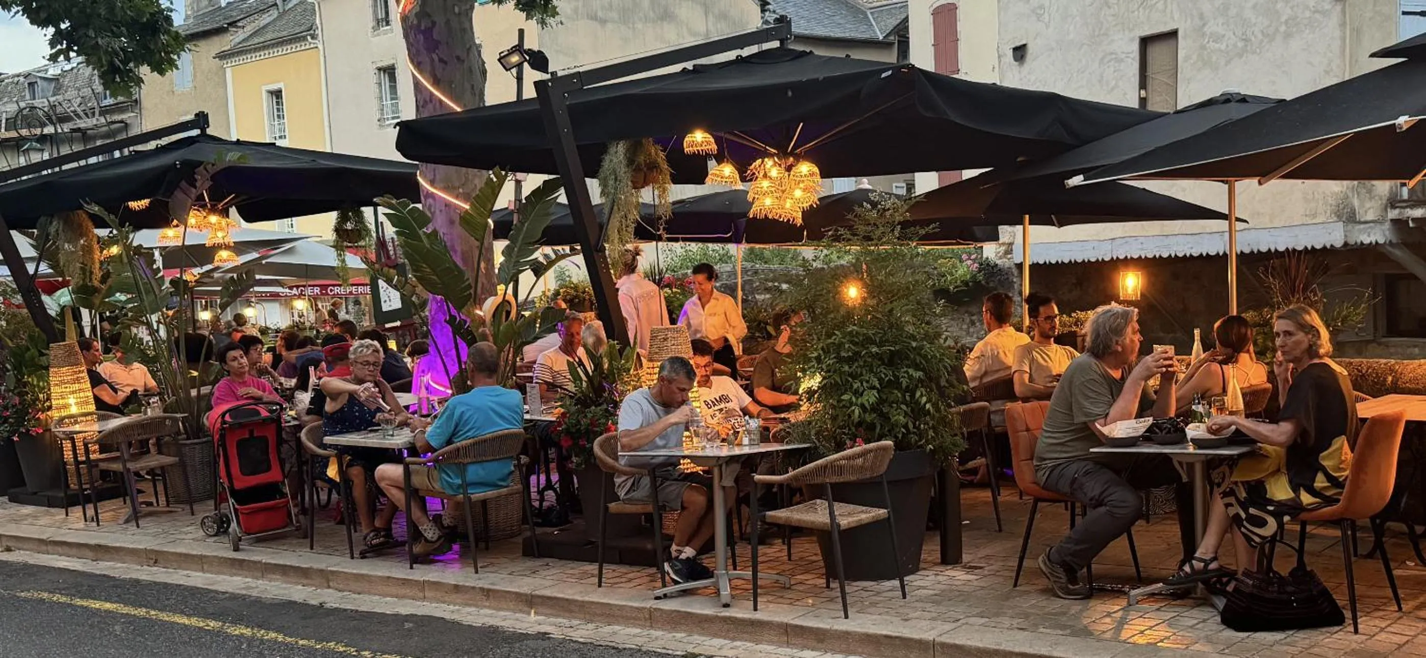 Restaurant/places to eat in Hotel Le Sully