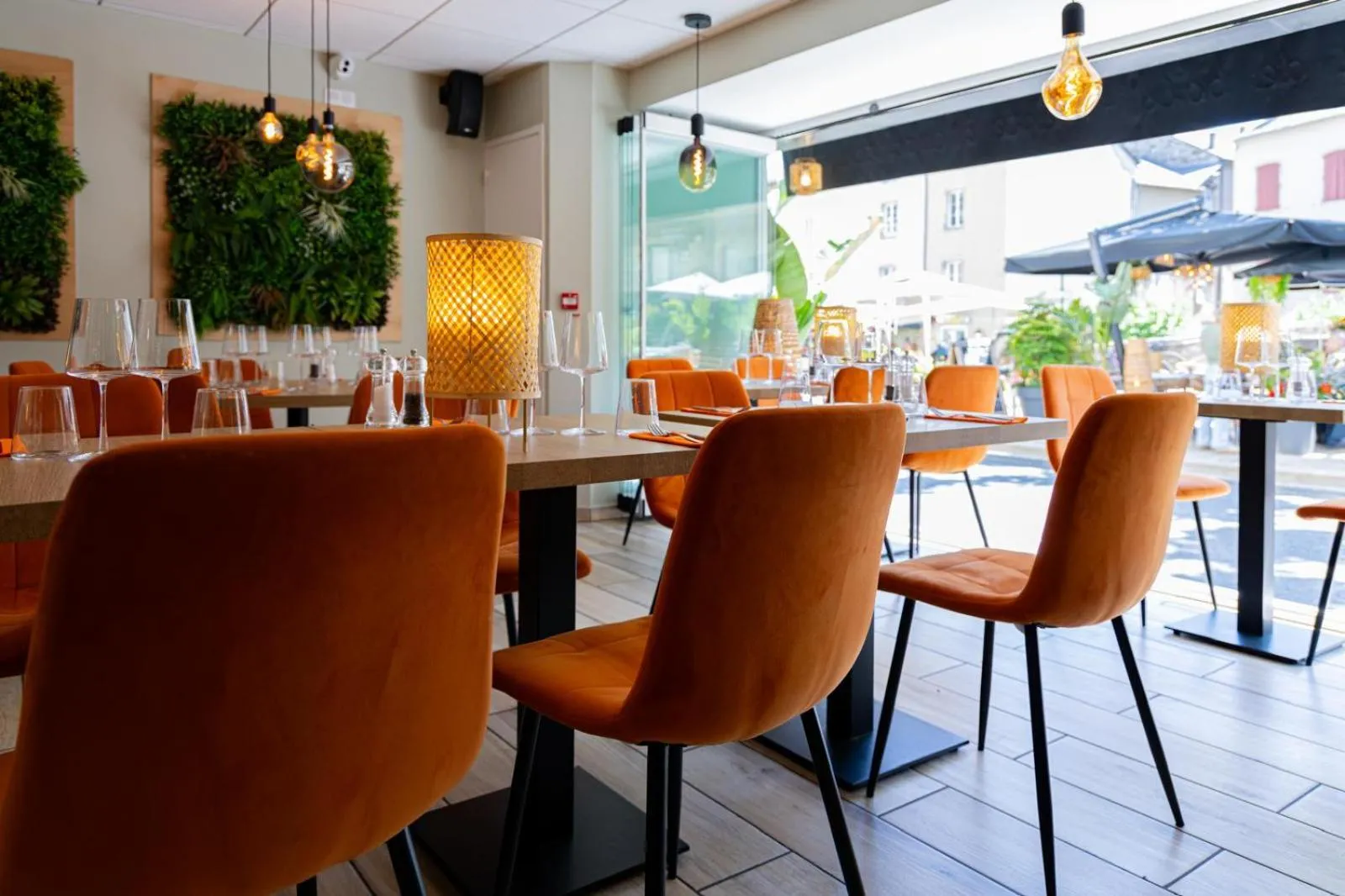 Restaurant/places to eat in Hotel Le Sully