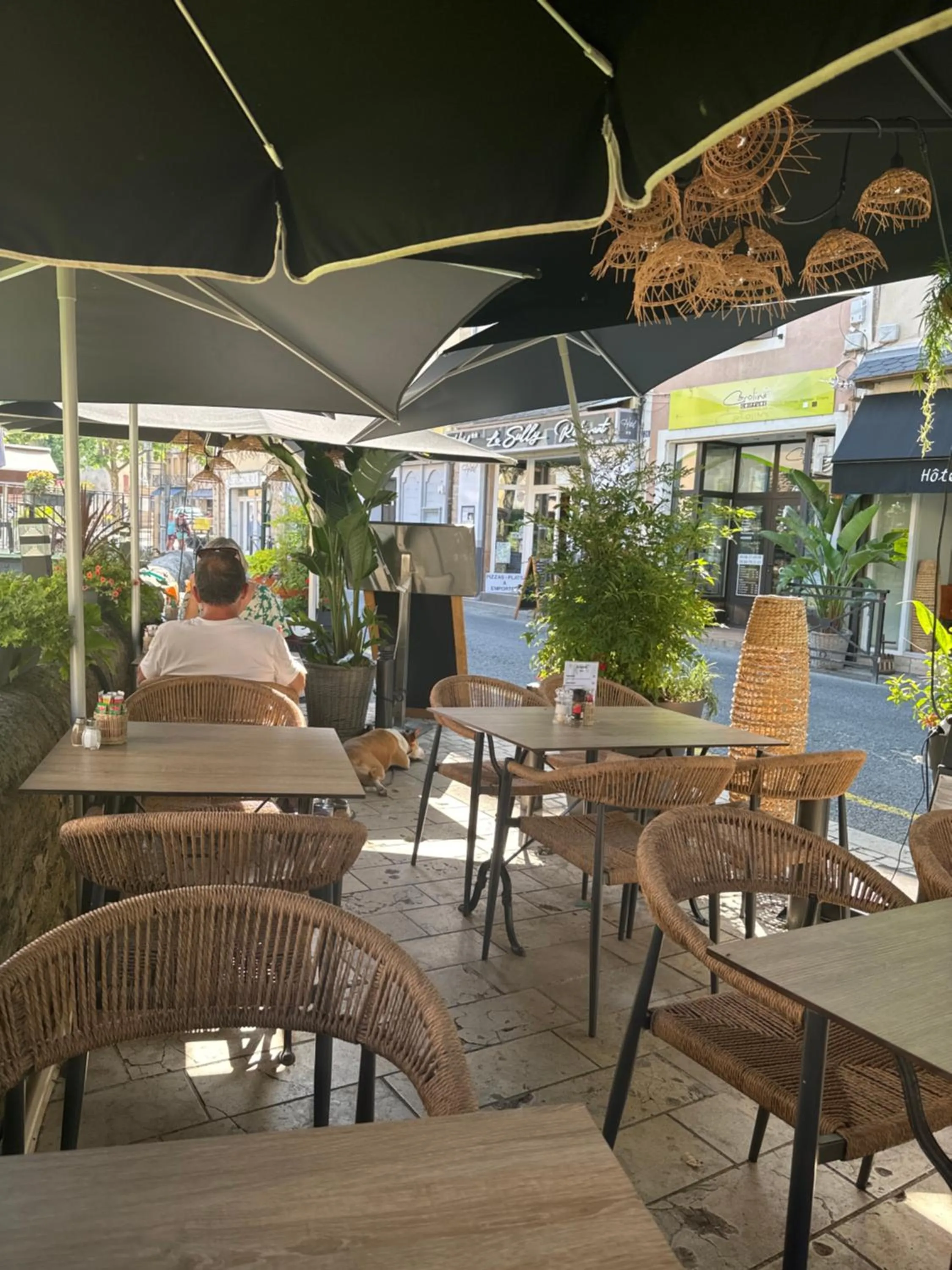 Patio in Hotel Le Sully