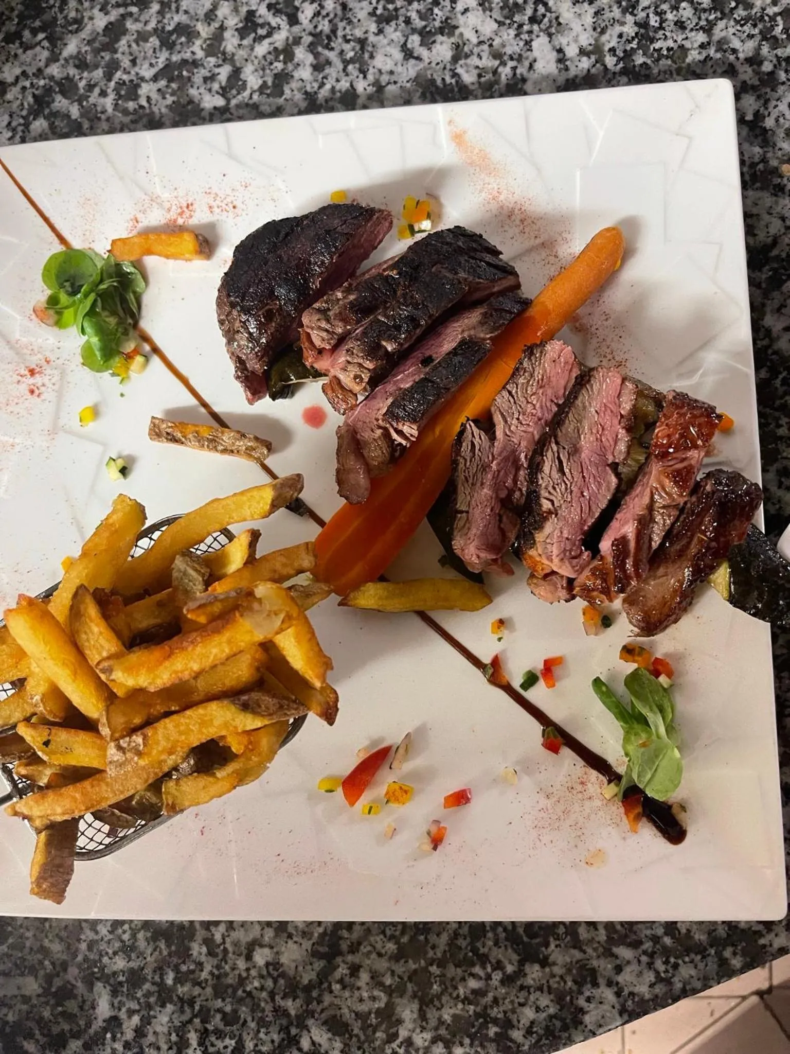 Restaurant/places to eat in Hotel Le Sully