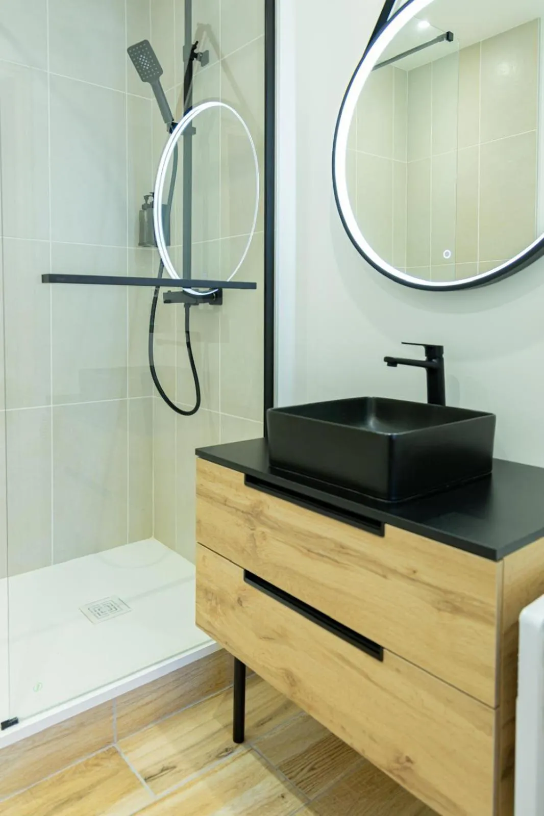 Property building in Hotel Le Sully