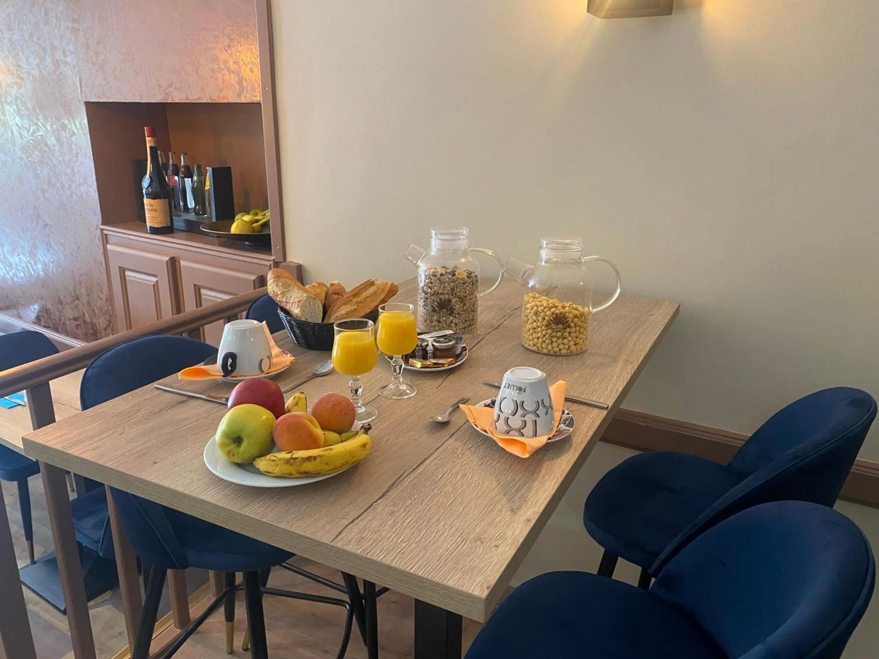 Breakfast in Hotel Le Sully