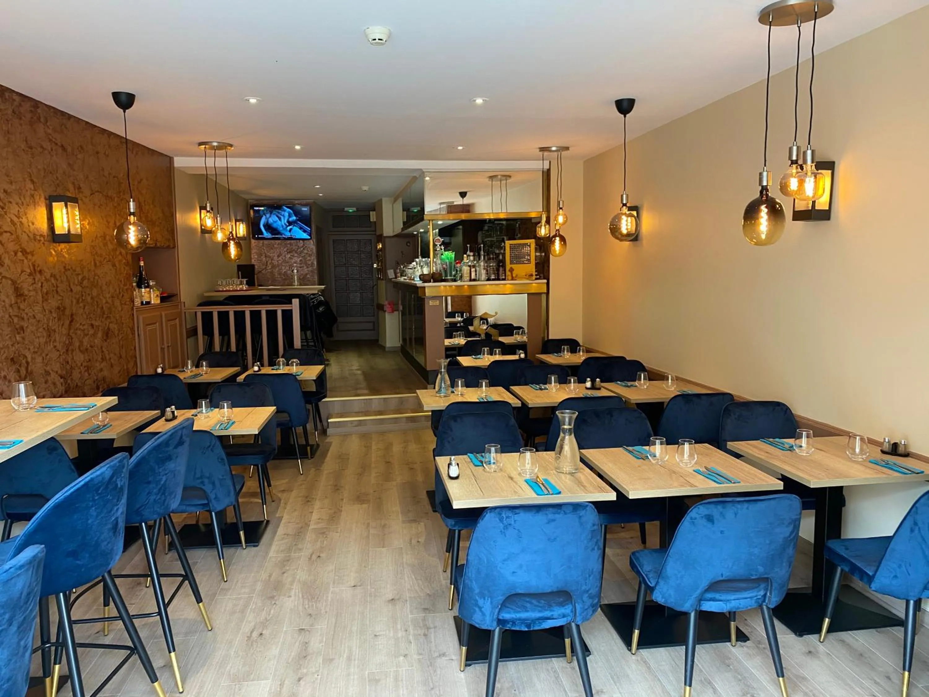 Restaurant/places to eat in Hotel Le Sully