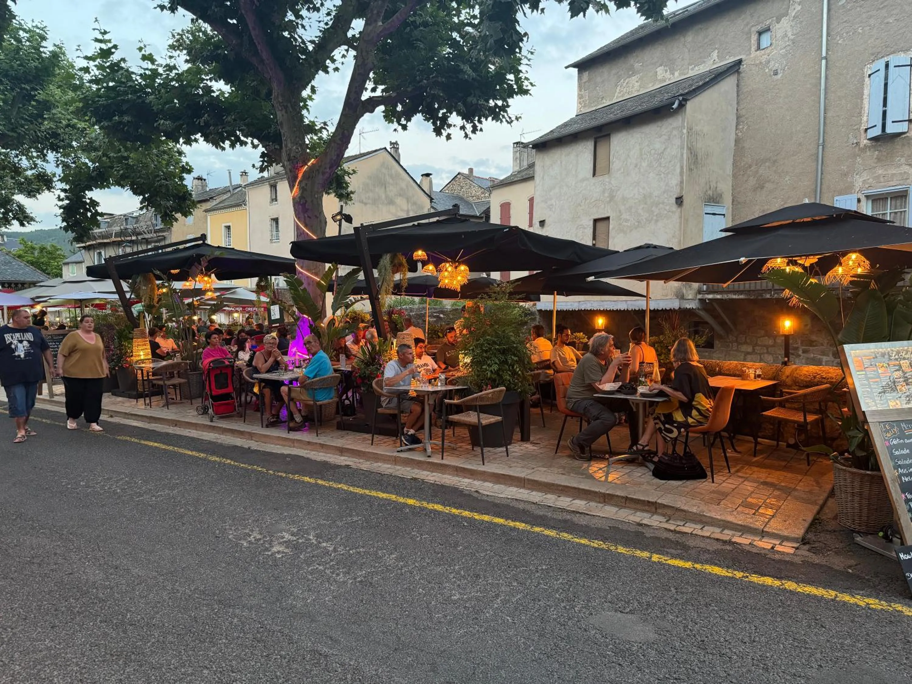 Restaurant/places to eat in Hotel Le Sully