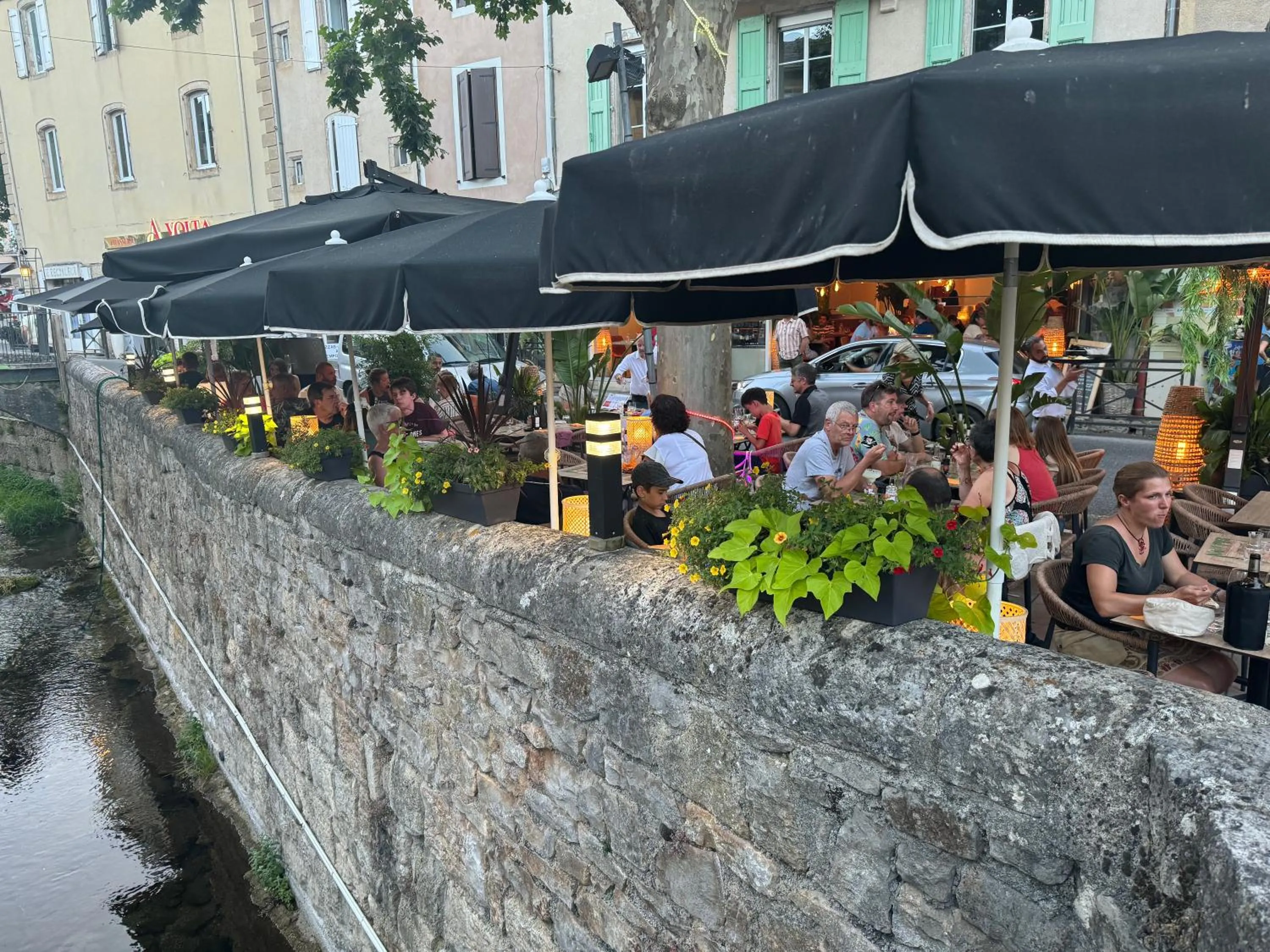 Restaurant/places to eat in Hotel Le Sully