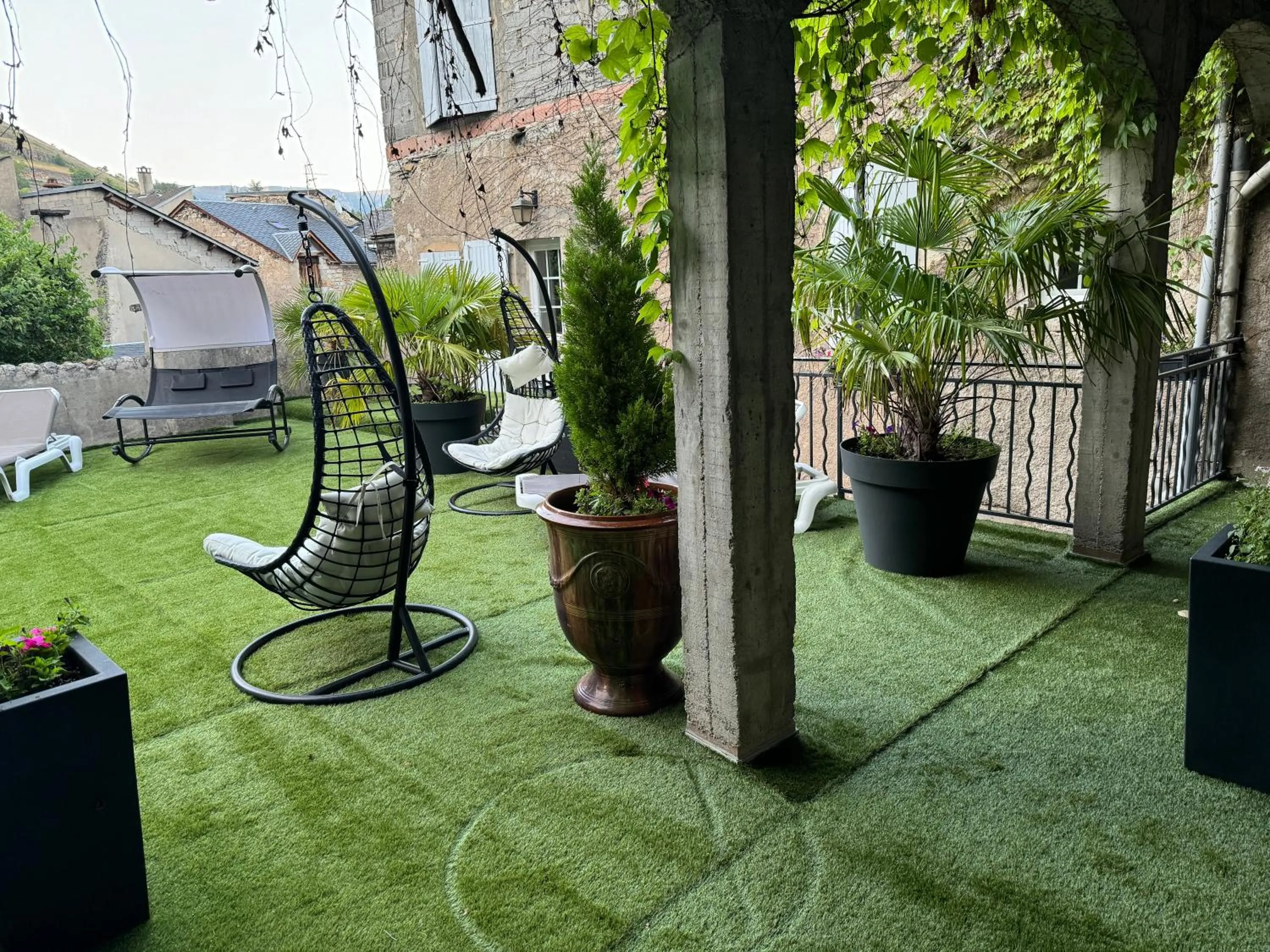 Patio in Hotel Le Sully