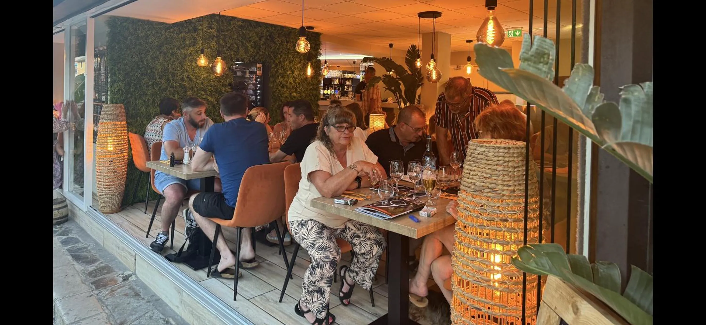 Restaurant/places to eat in Hotel Le Sully