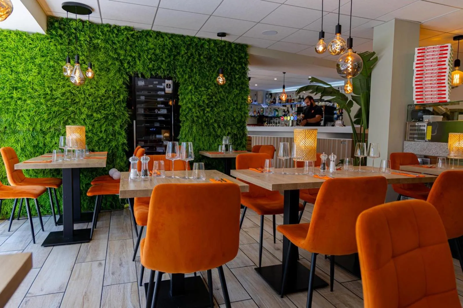 Restaurant/places to eat in Hotel Le Sully