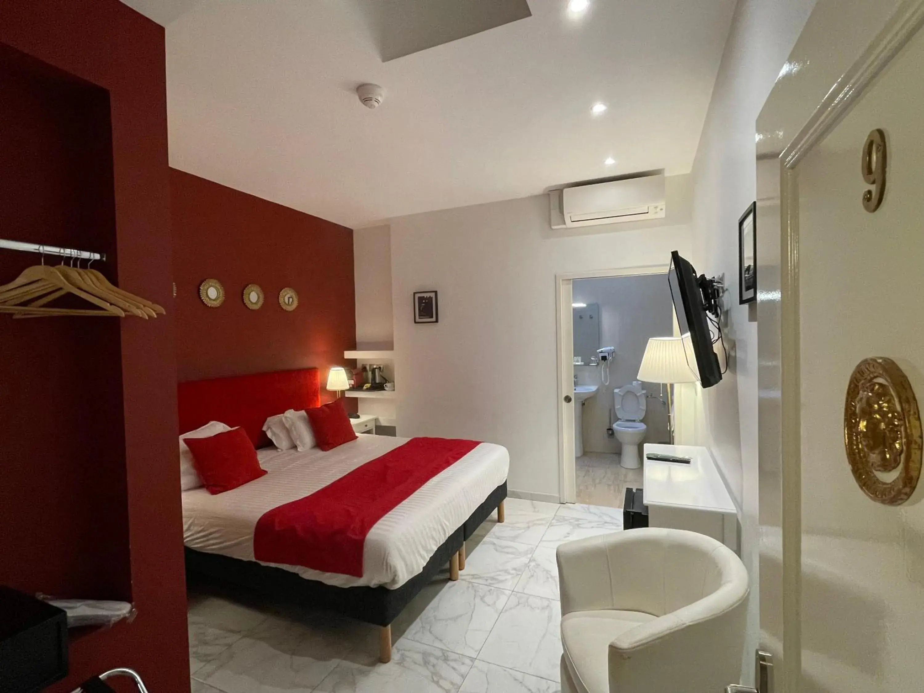 Economy Double or Twin Room in Hôtel Churchill Bordeaux Centre Economy Double or Twin Room in Hôtel Churchill Bordeaux Centre