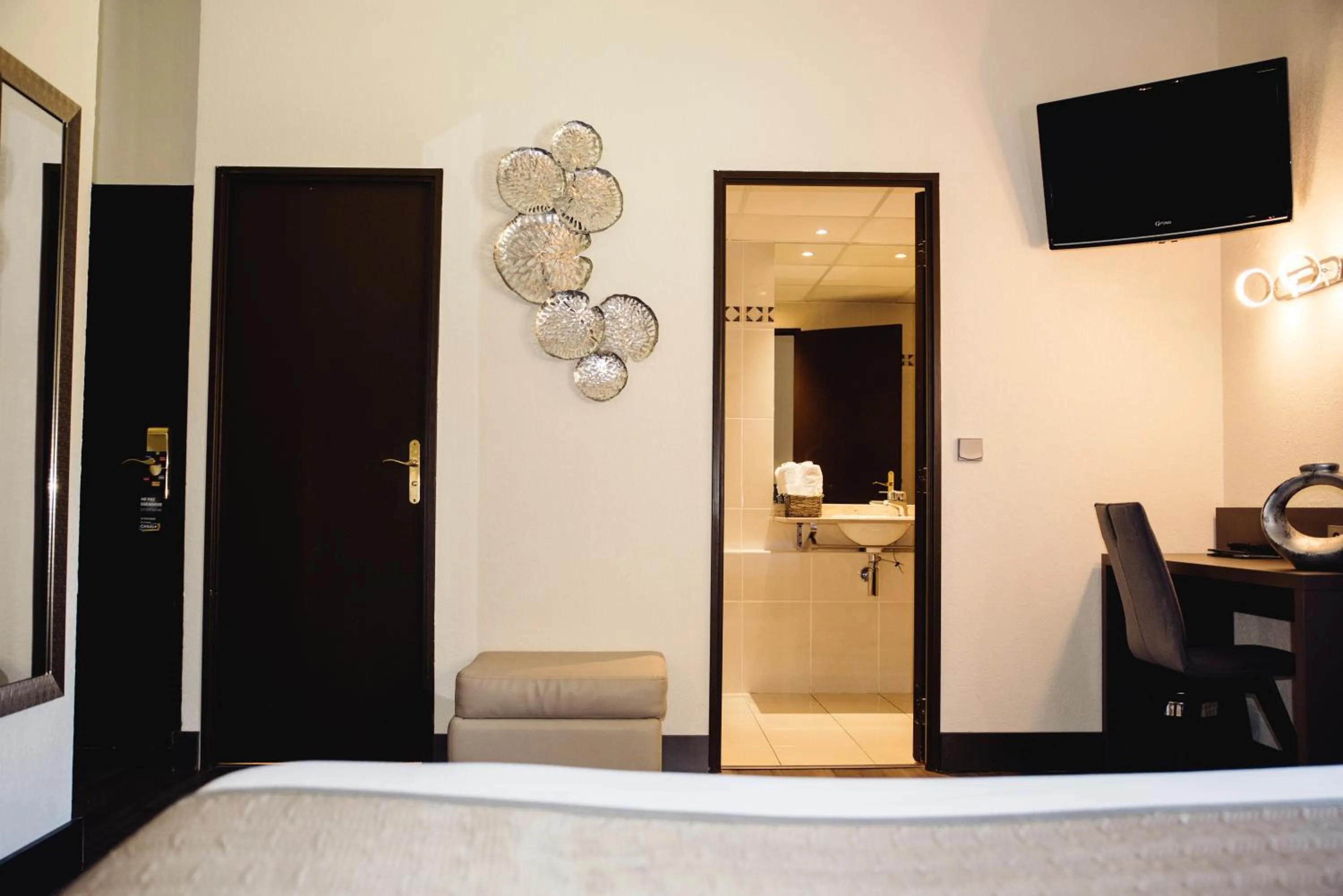 Bedroom, Bed in Aeroport Hotel - Parc Expo