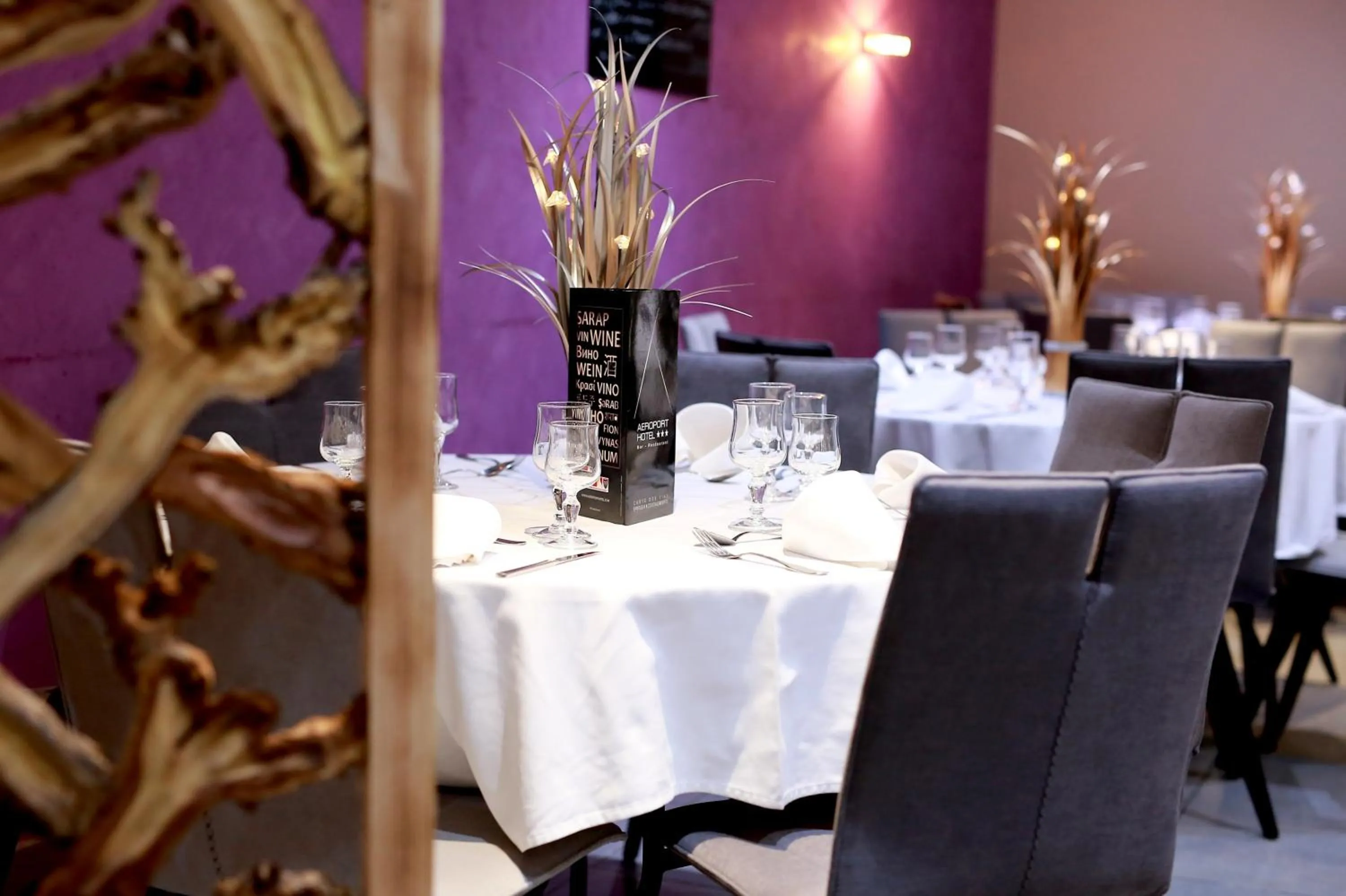 Restaurant/places to eat in Aeroport Hotel - Parc Expo