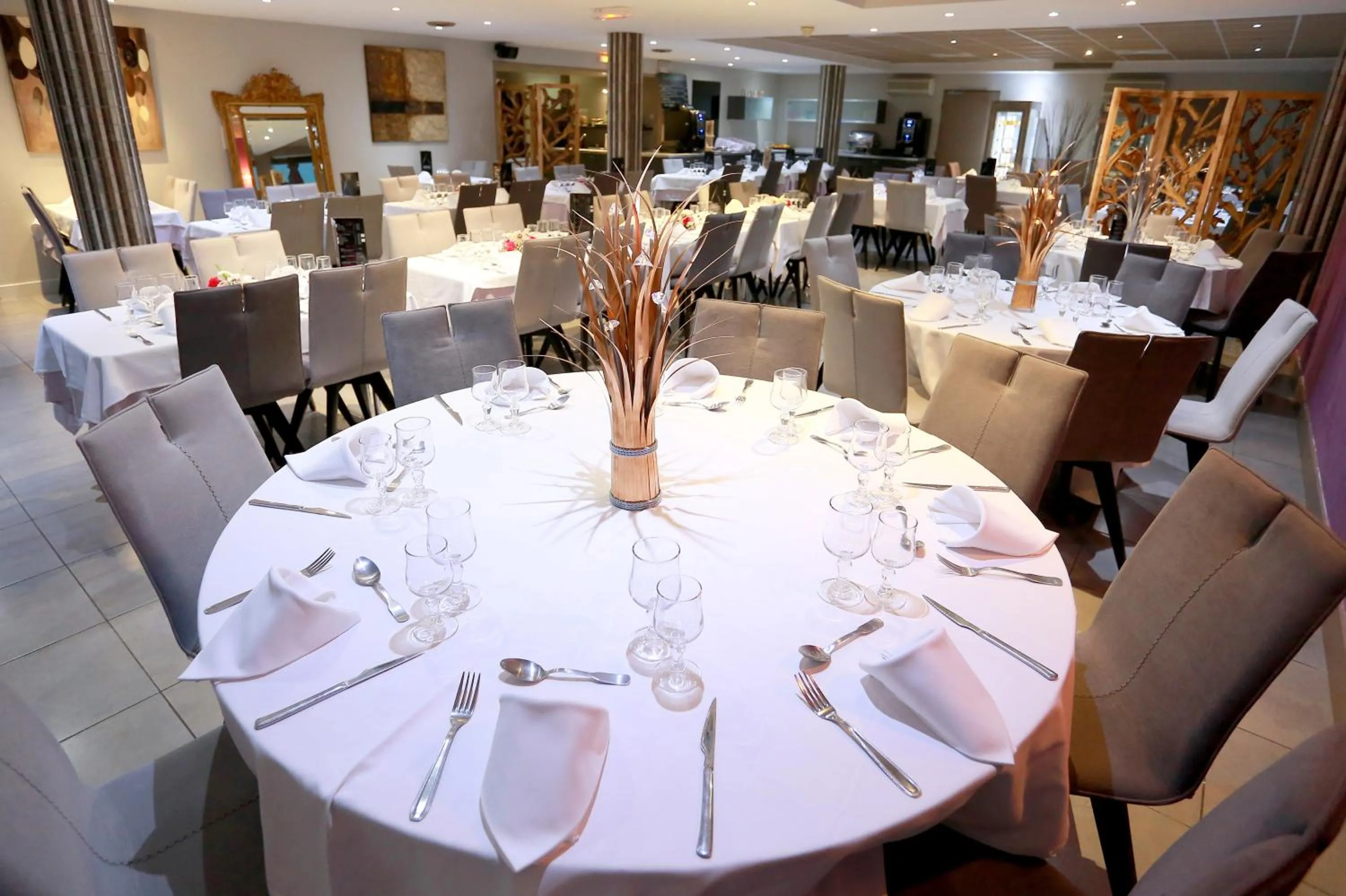 Restaurant/places to eat in Aeroport Hotel - Parc Expo