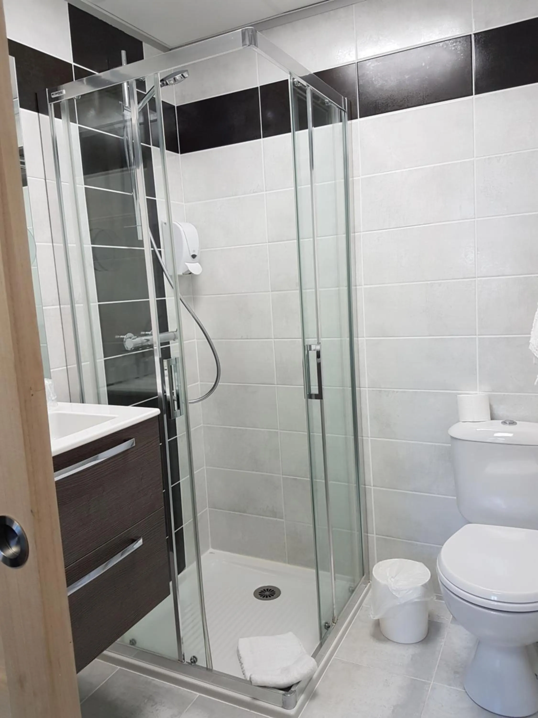 Bathroom in Hôtel Concorde - Rodez Centre Ville