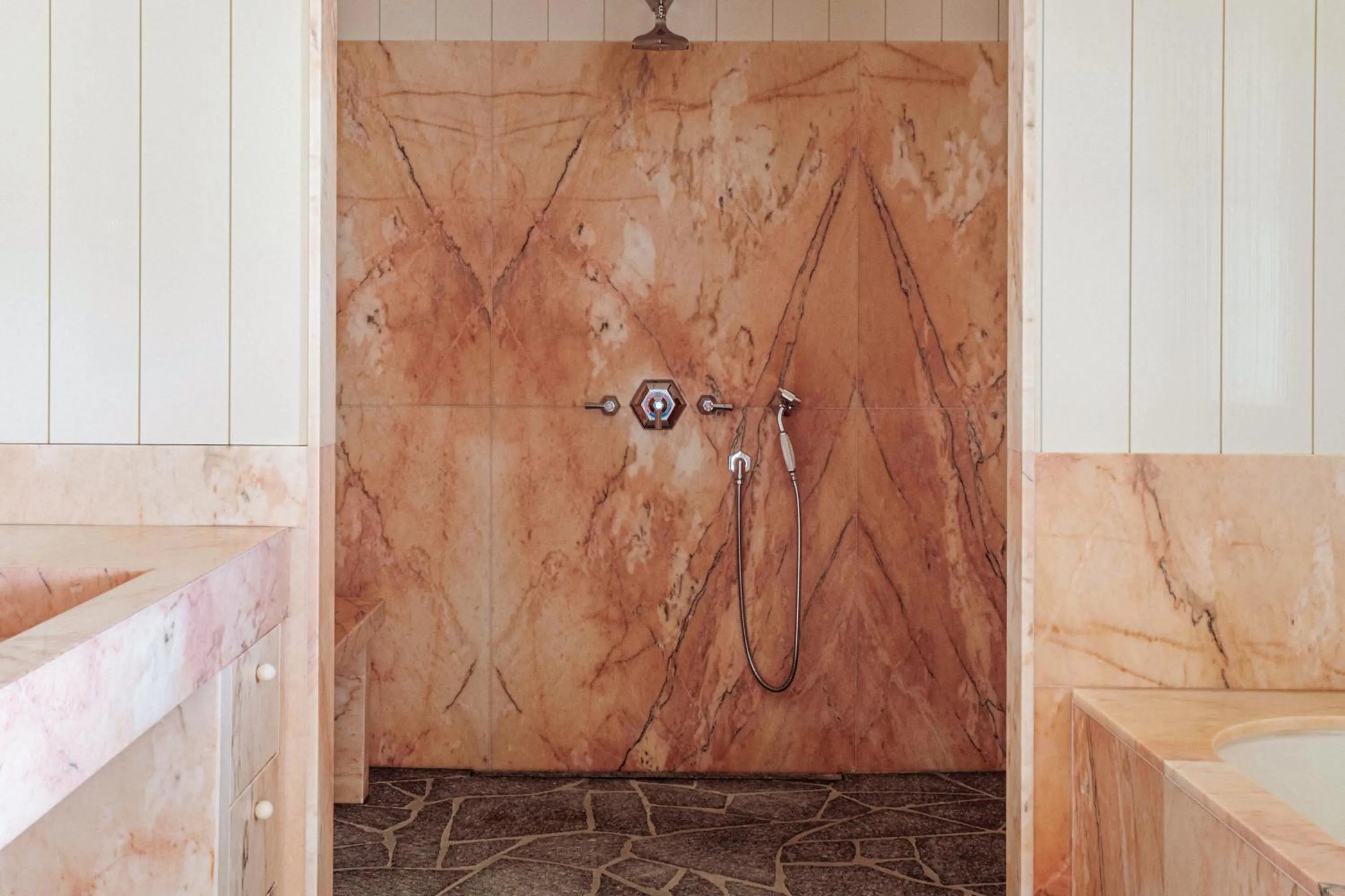 Shower in Cap d'Antibes Beach Hotel