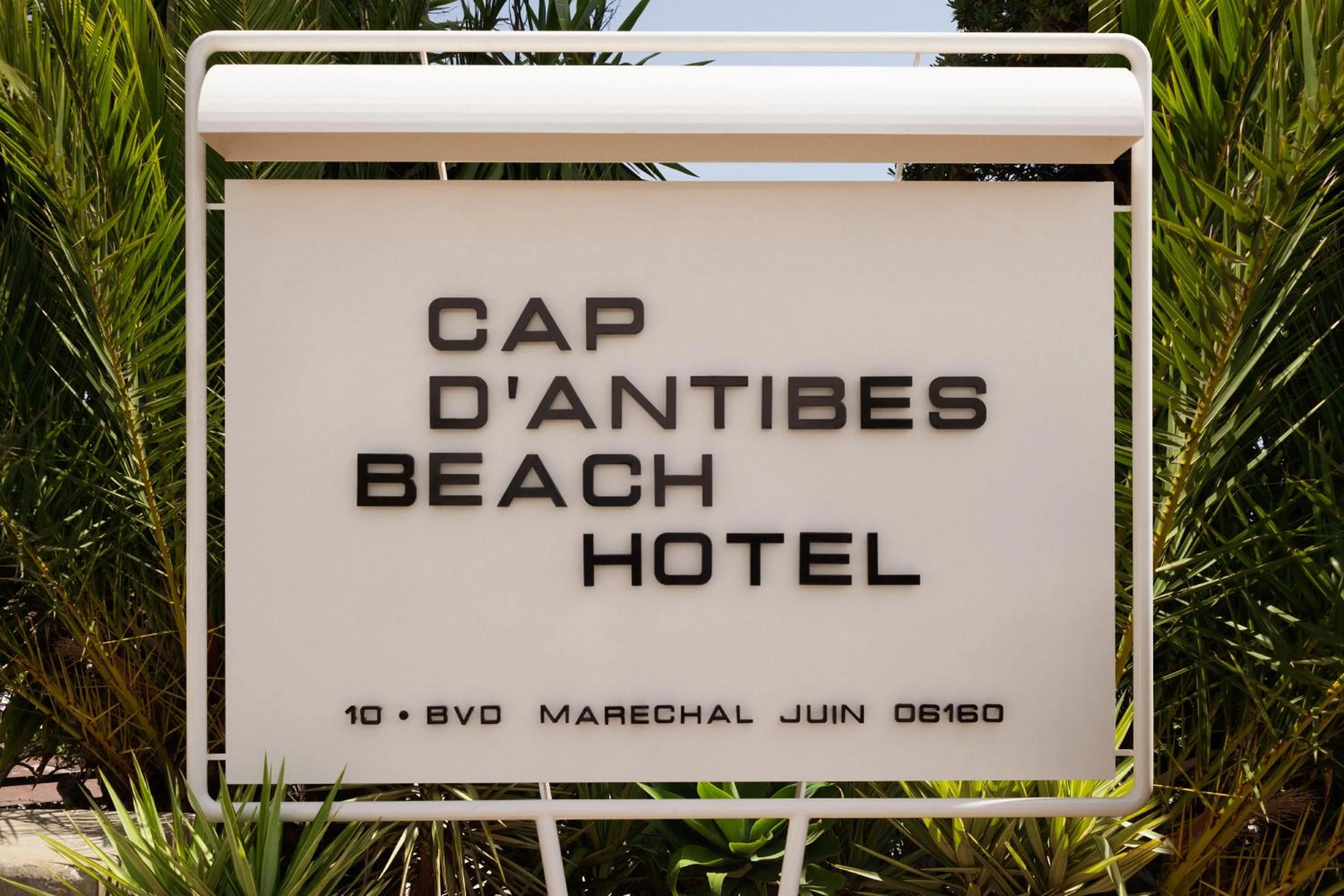Facade/entrance in Cap d'Antibes Beach Hotel
