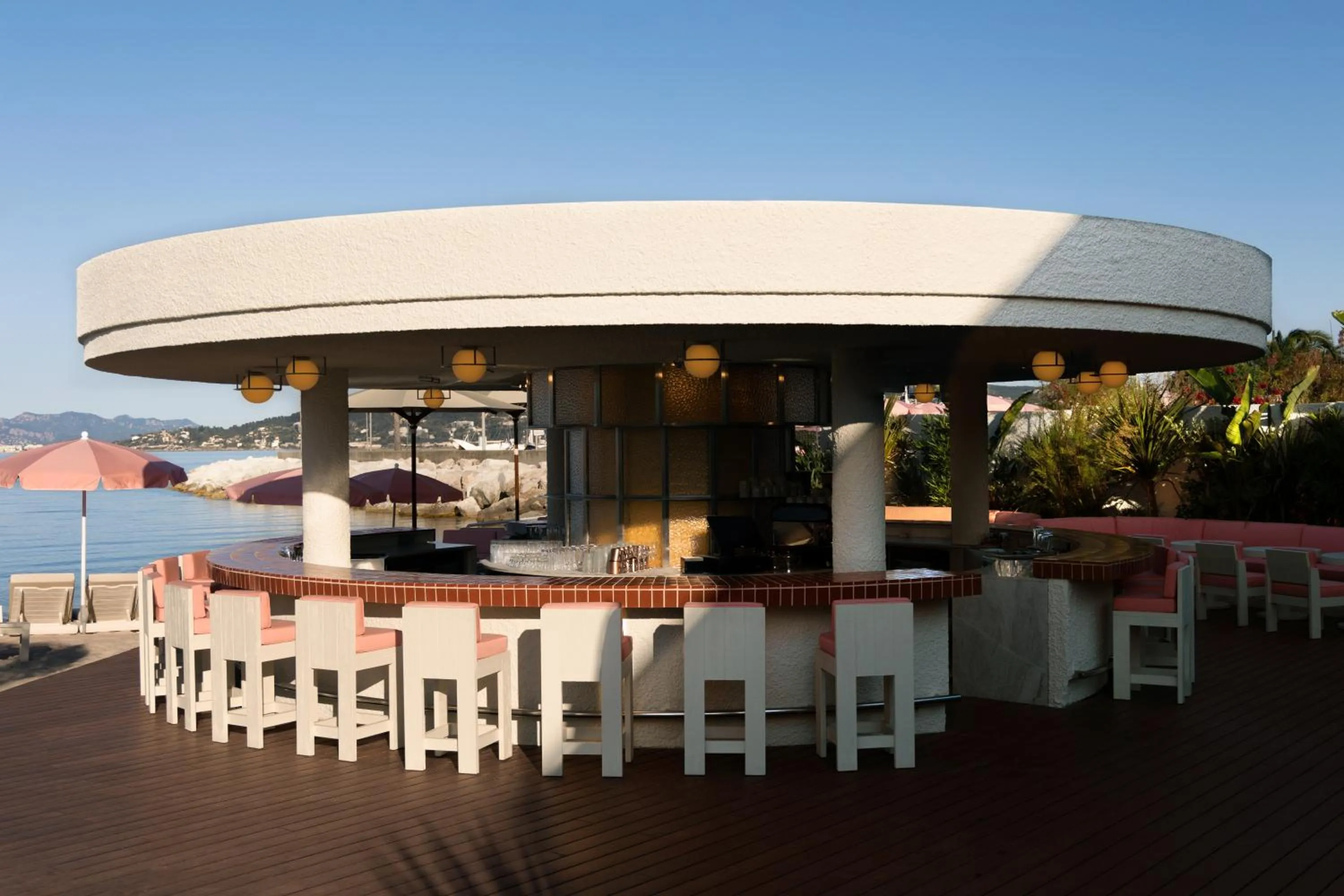 Lounge or bar in Cap d'Antibes Beach Hotel