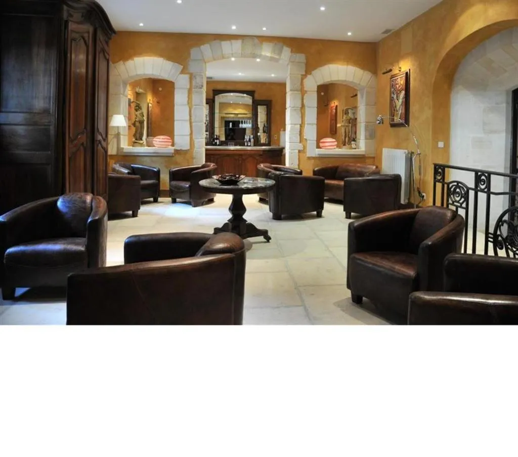 Communal lounge/ TV room in Domaine du Grand Malherbes