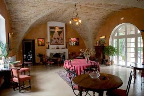 Restaurant/places to eat in Domaine du Grand Malherbes