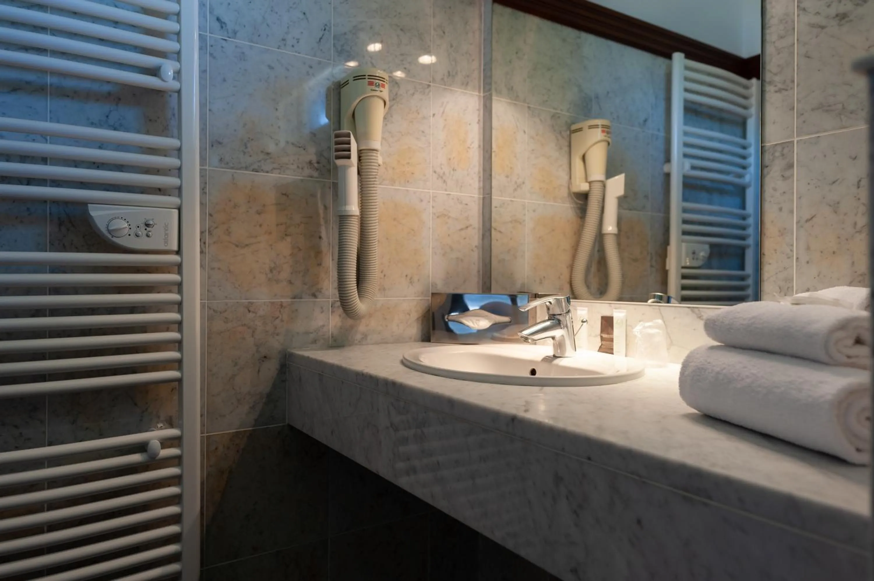 Bathroom, Bed in Hôtel La Gentilhommière