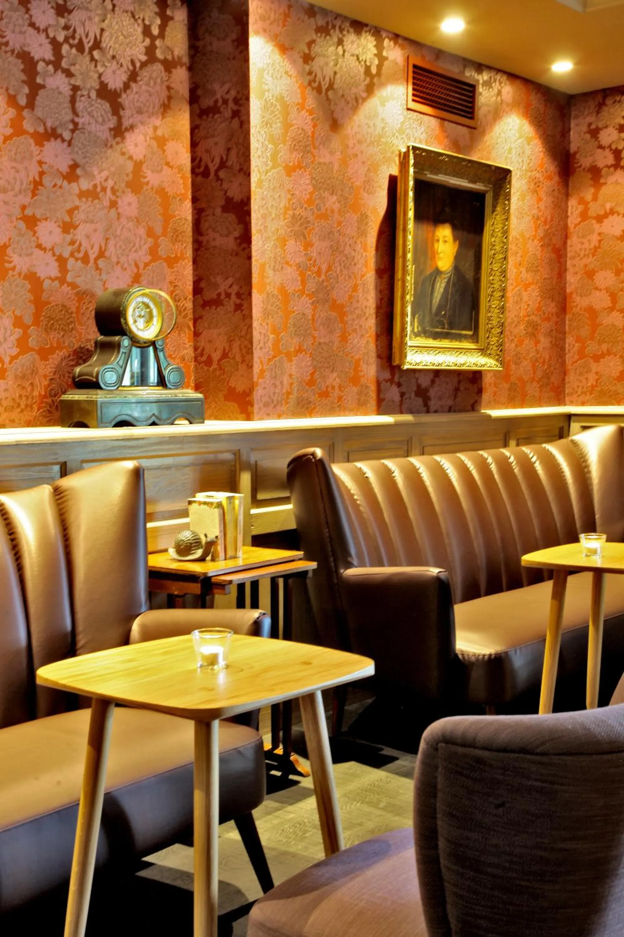 People in Les Glycines - Hôtel & Spa - Teritoria