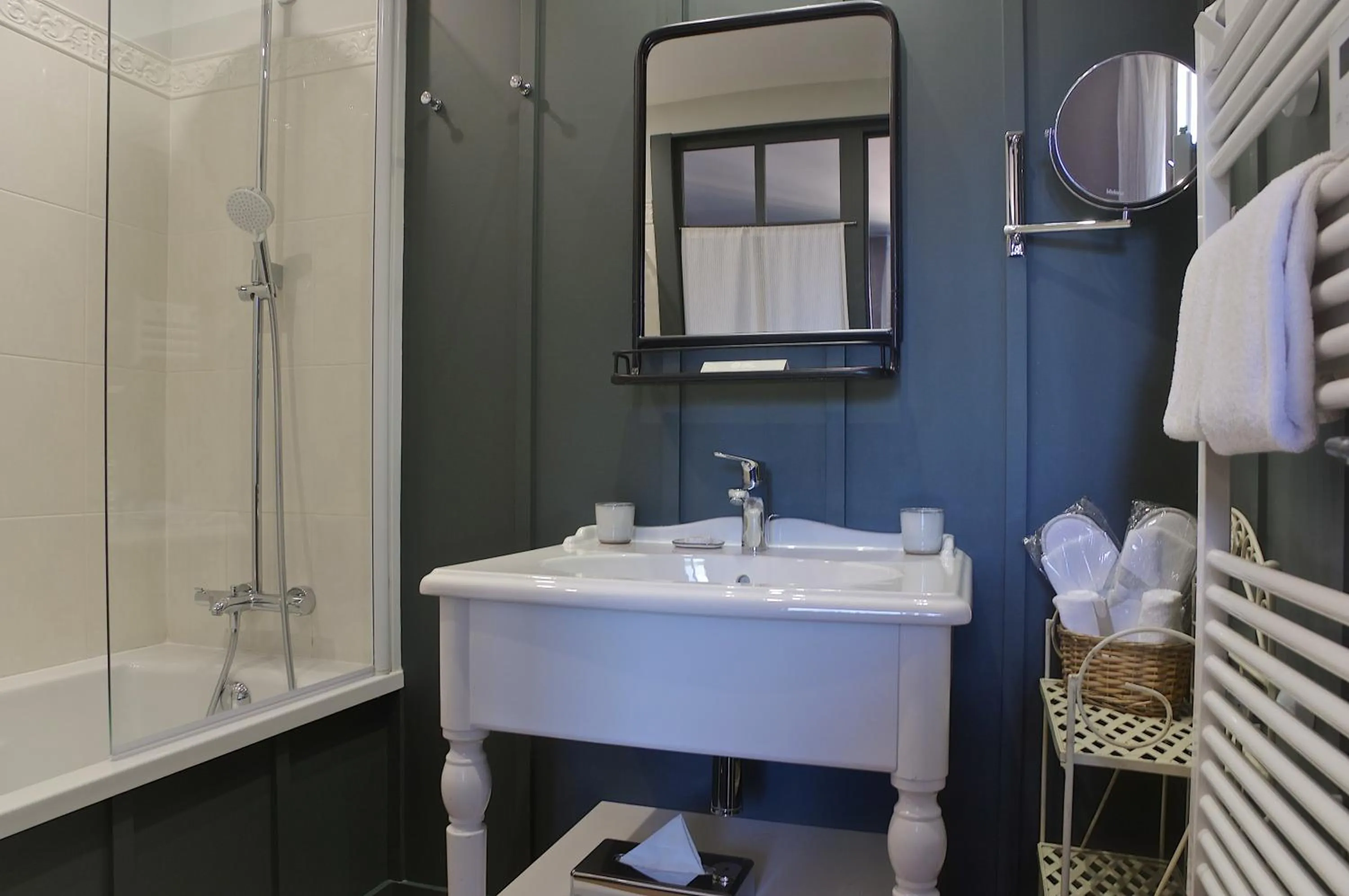 Shower in Les Glycines - Hôtel & Spa - Teritoria