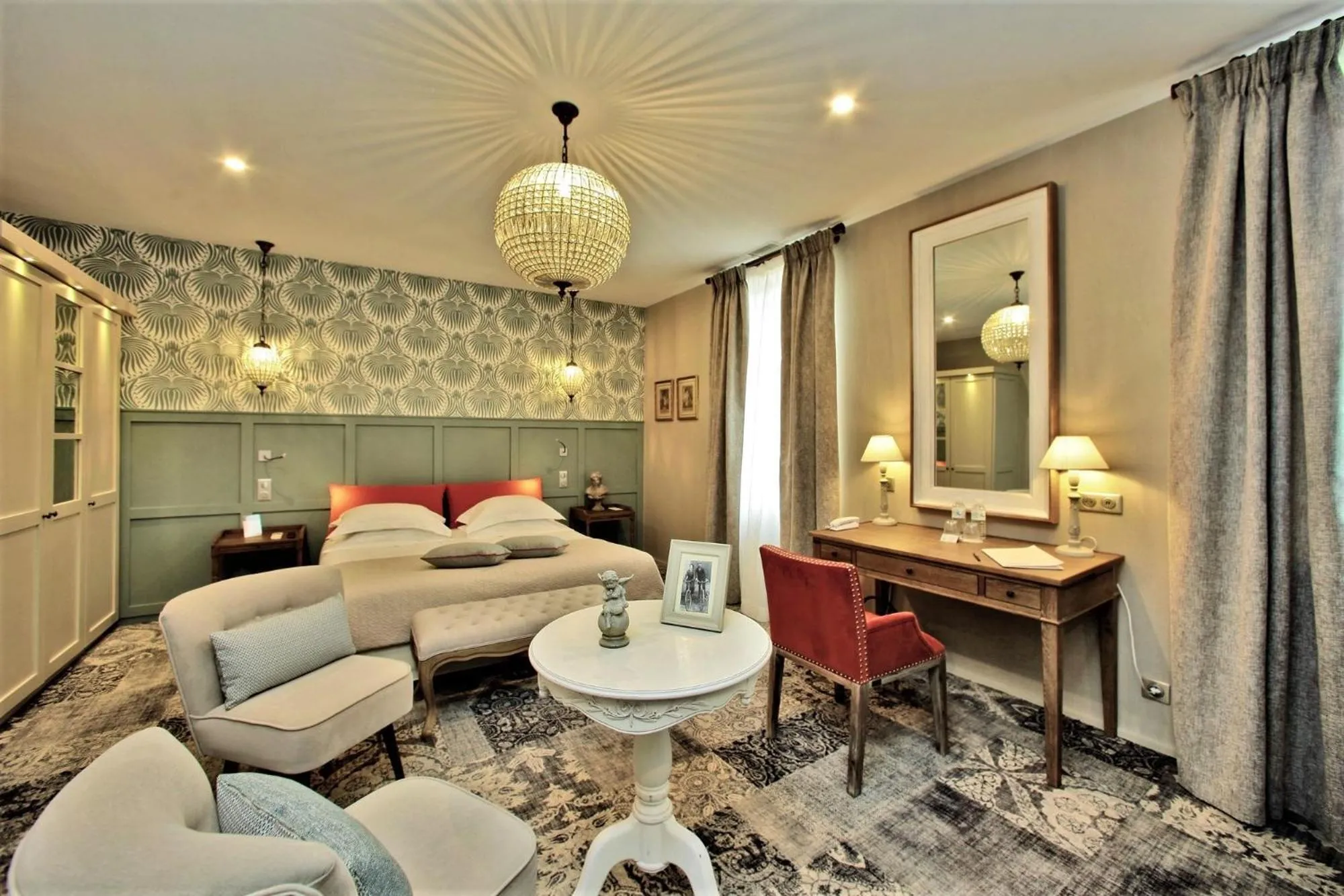 Photo of the whole room in Les Glycines - Hôtel & Spa - Teritoria