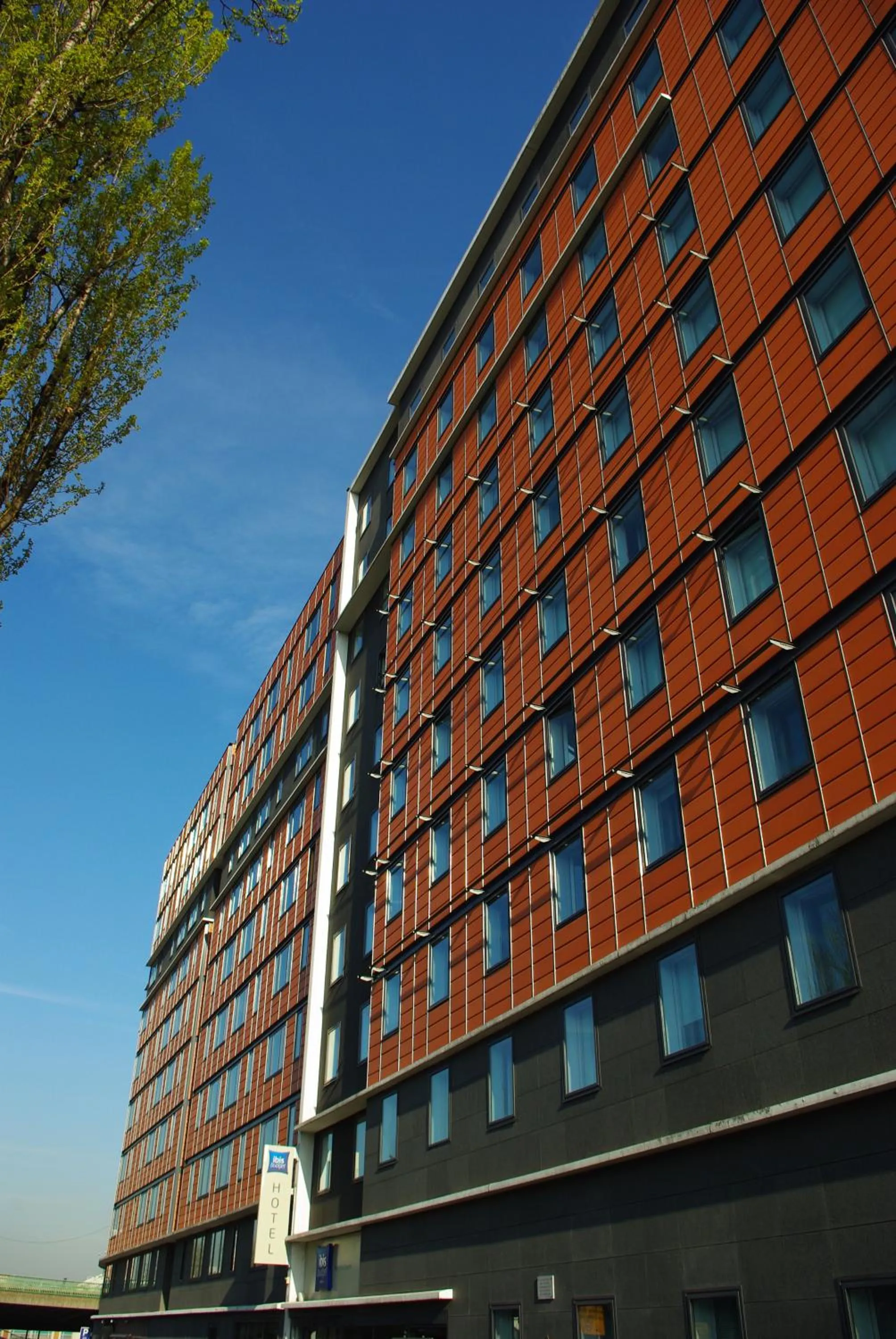 Facade/entrance, Property Building in greet hotel Paris Nord 18è