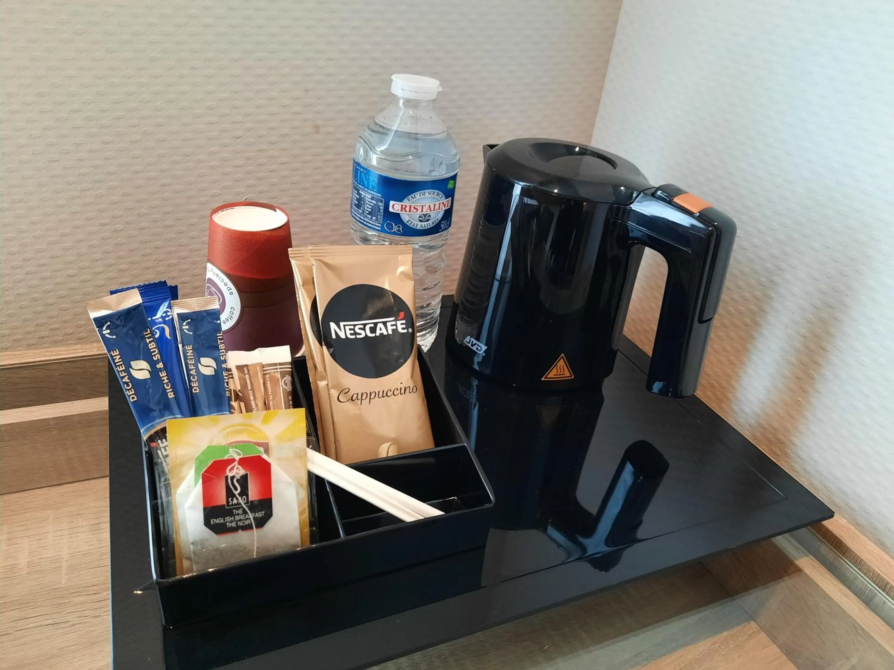 Coffee/tea facilities in Logis Hôtel restaurant LE MEDICIS